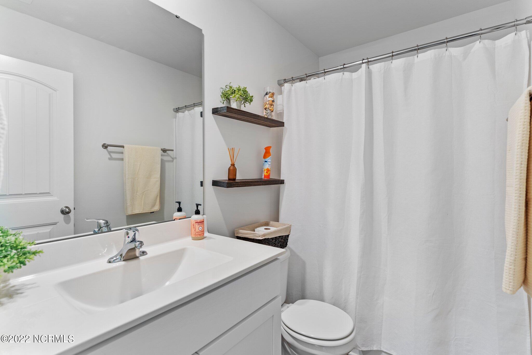 100560582 | Photo 26