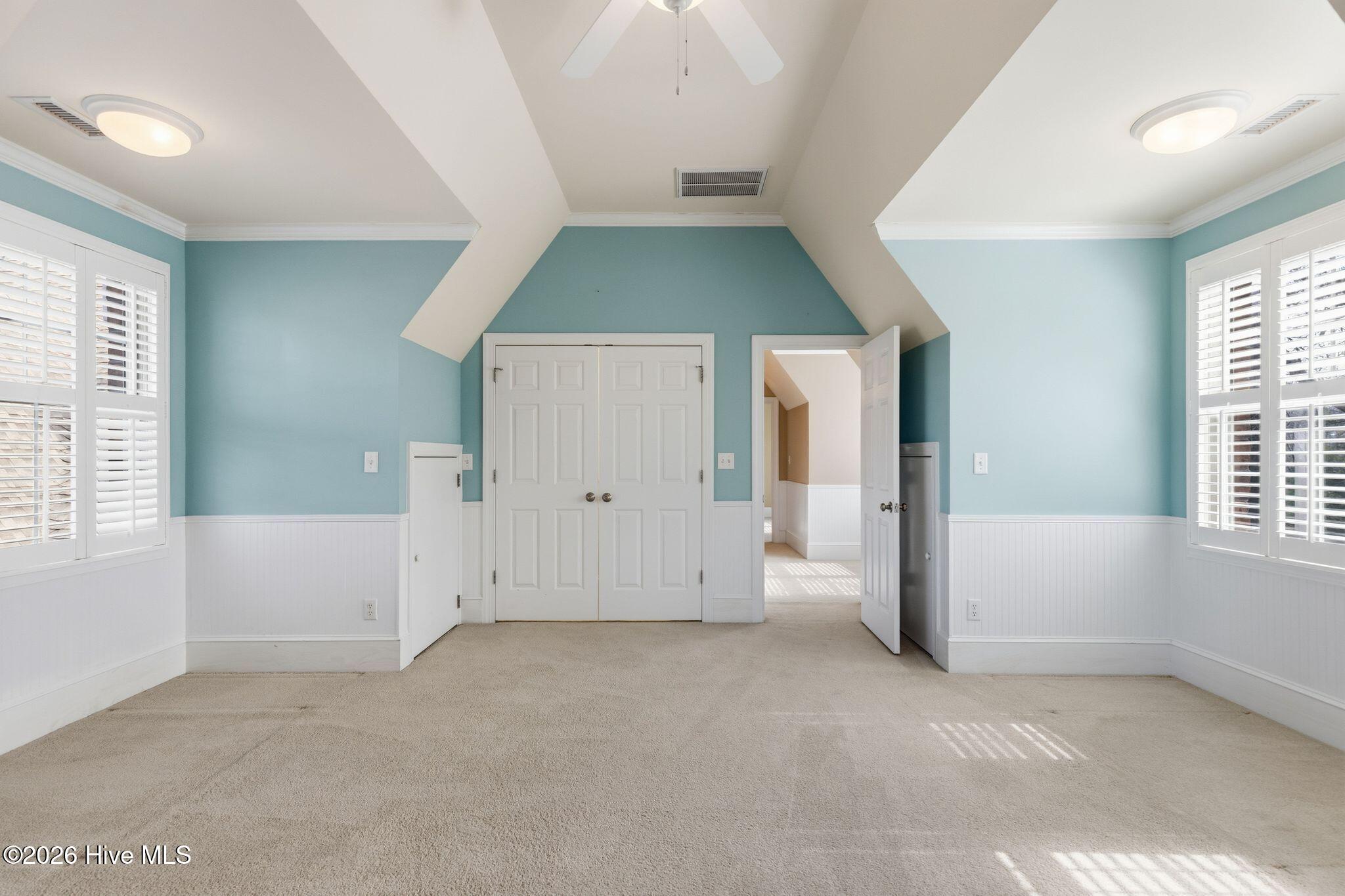 100565083 | Photo 55