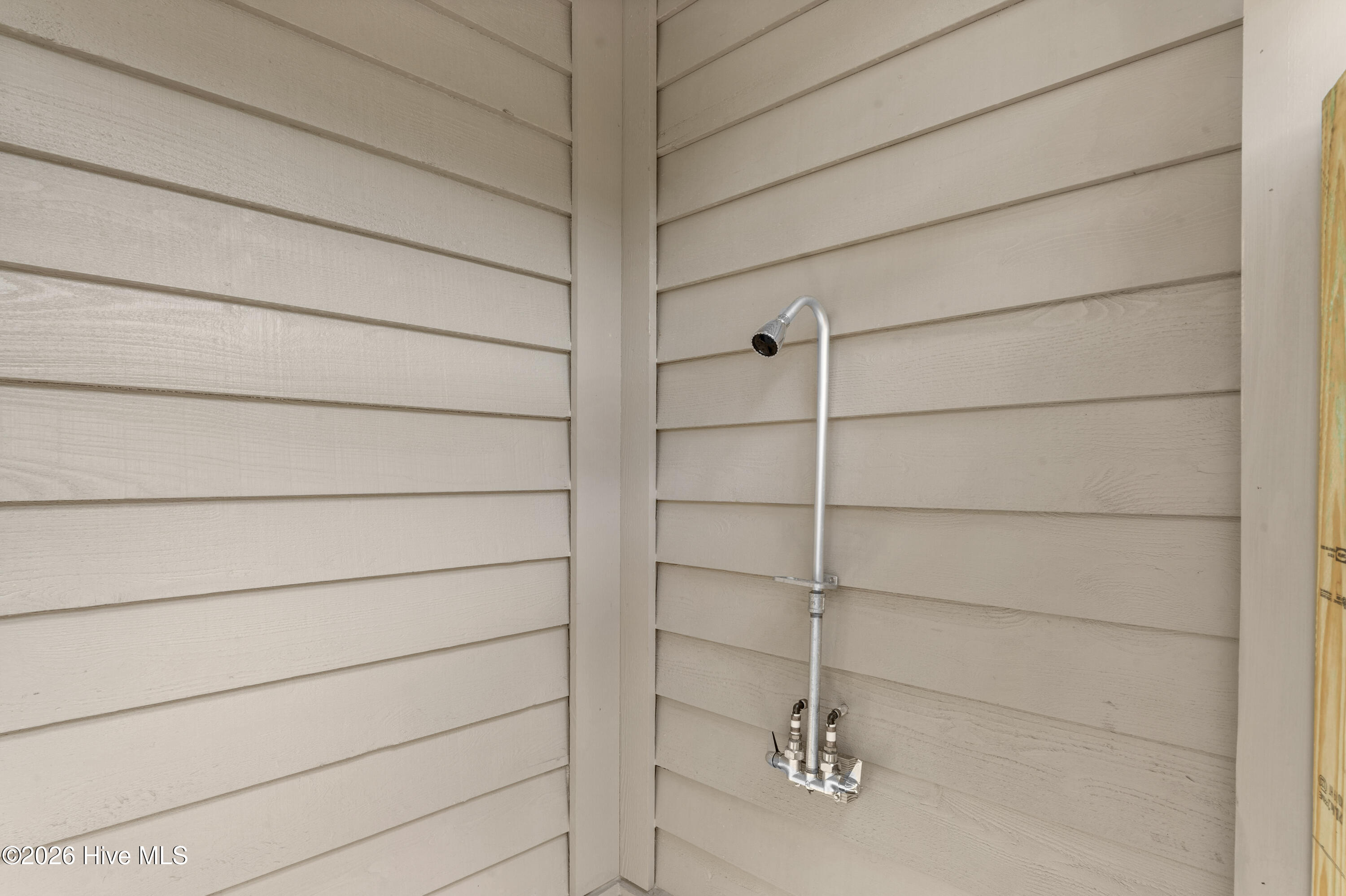 100569922 | Photo 61