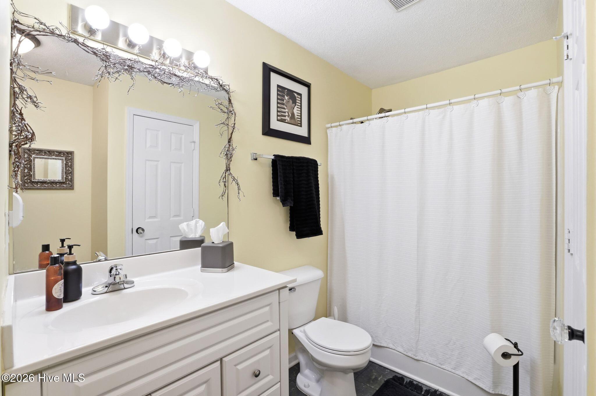 100566564 | Photo 23