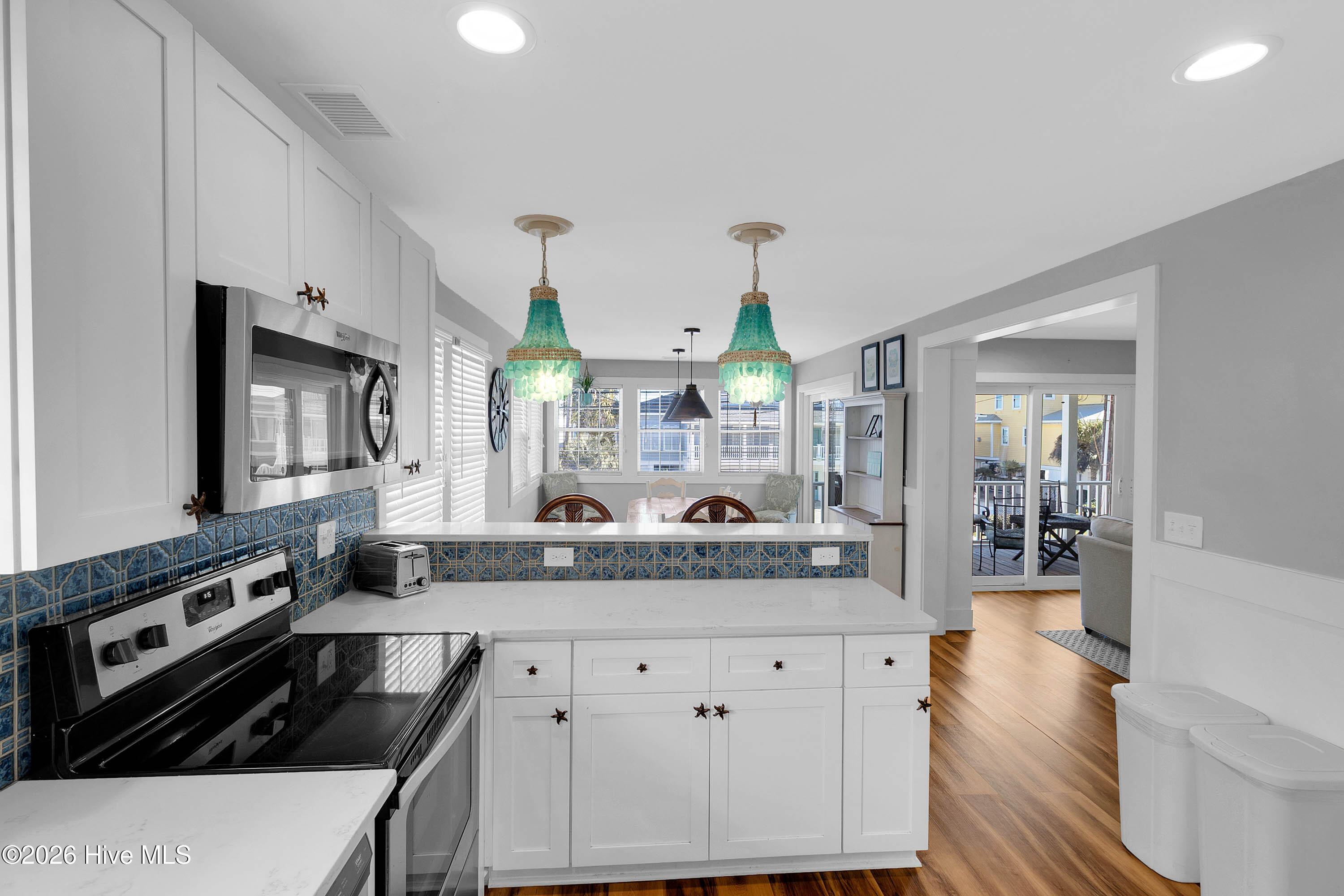 100550780 | Photo 35