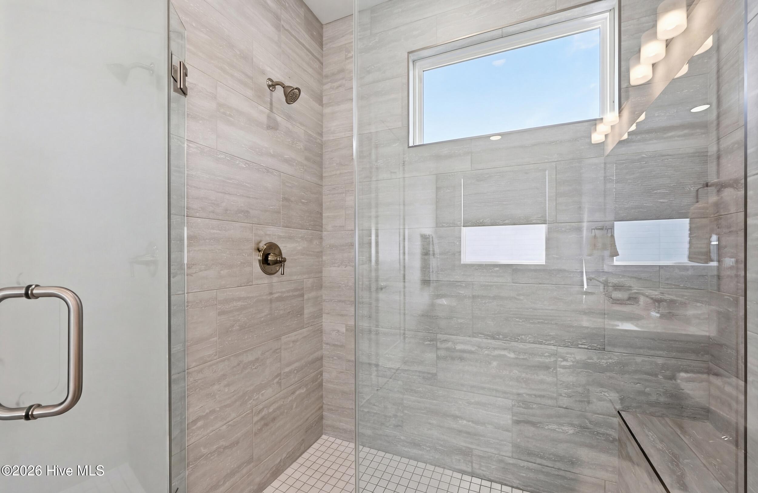 100557442 | Photo 19