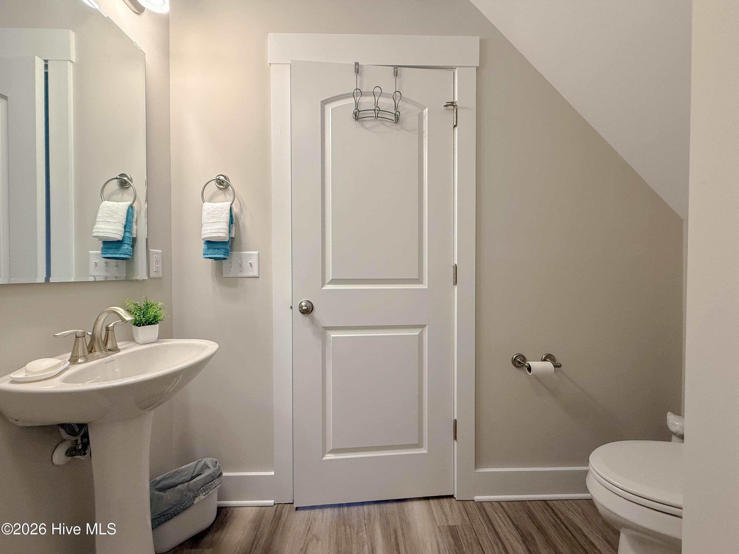 100560693 | Photo 71