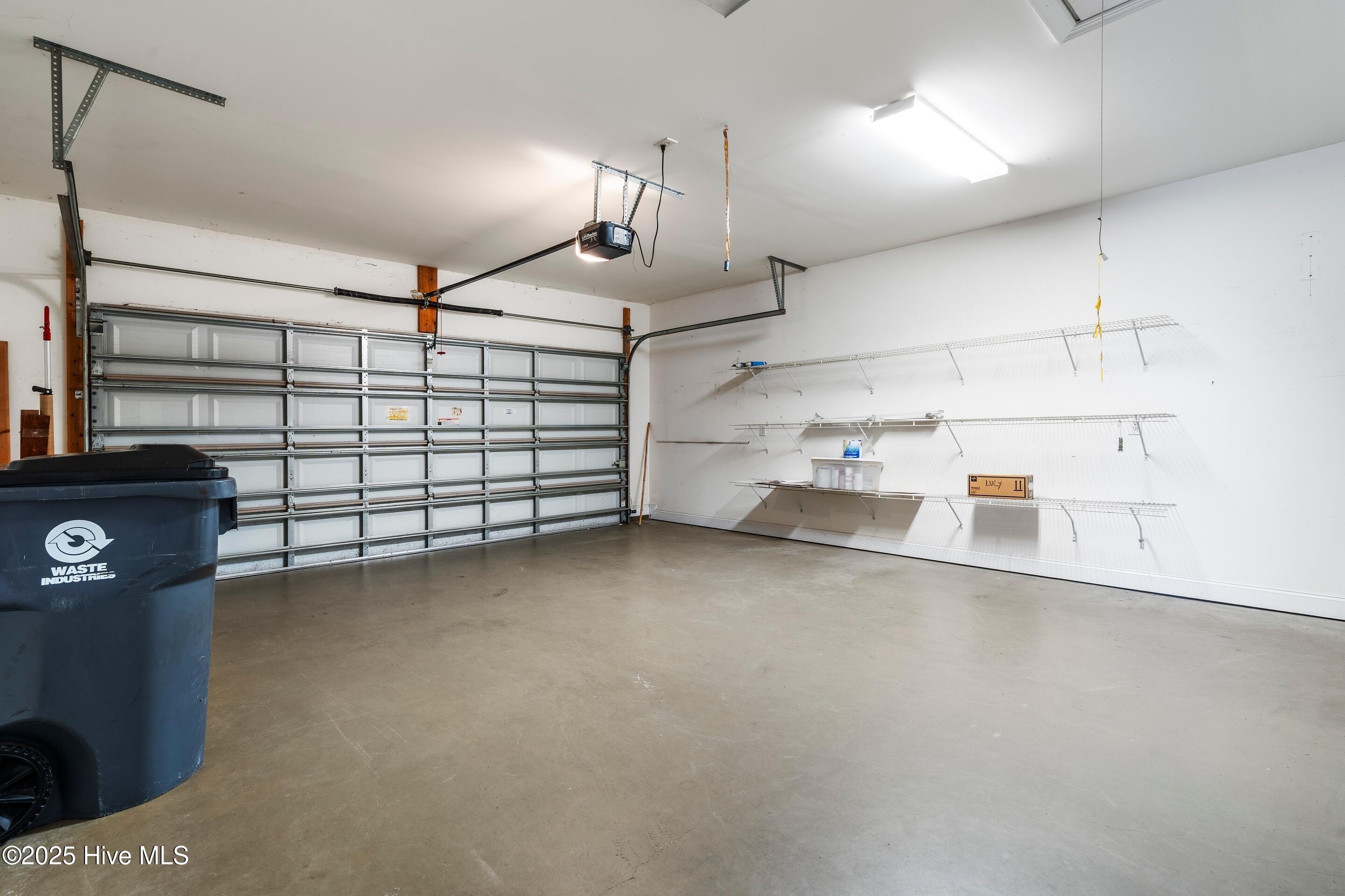 100532046 | Photo 35