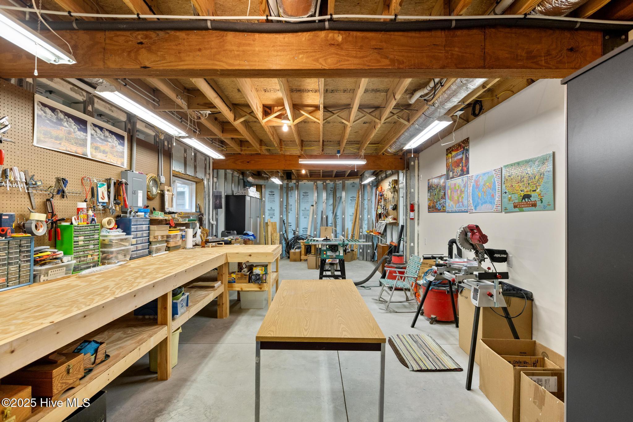 100567588 | Photo 41