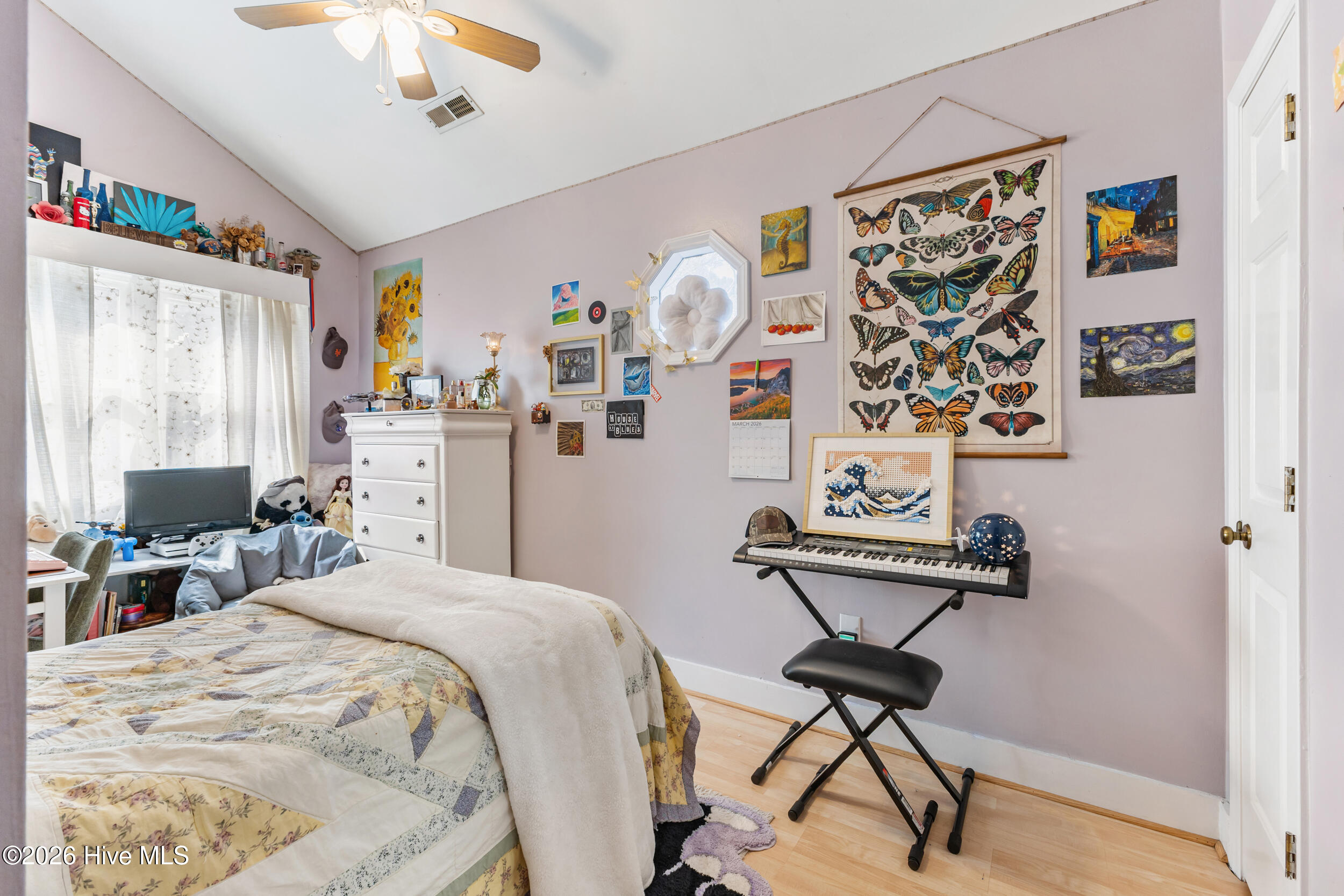 100560648 | Photo 26