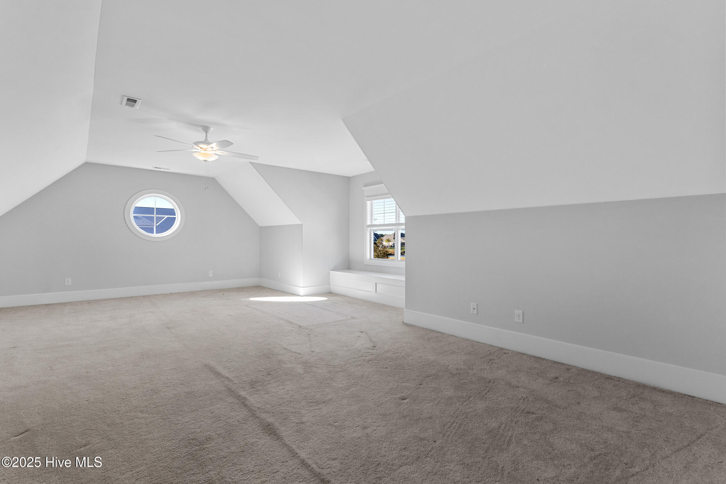 100541270 | Photo 11