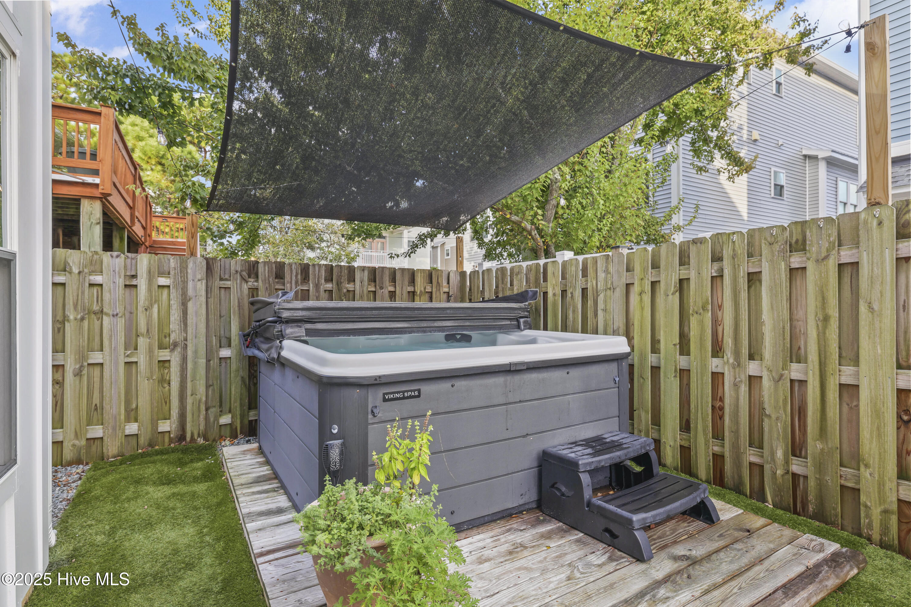 100536378 | Photo 51