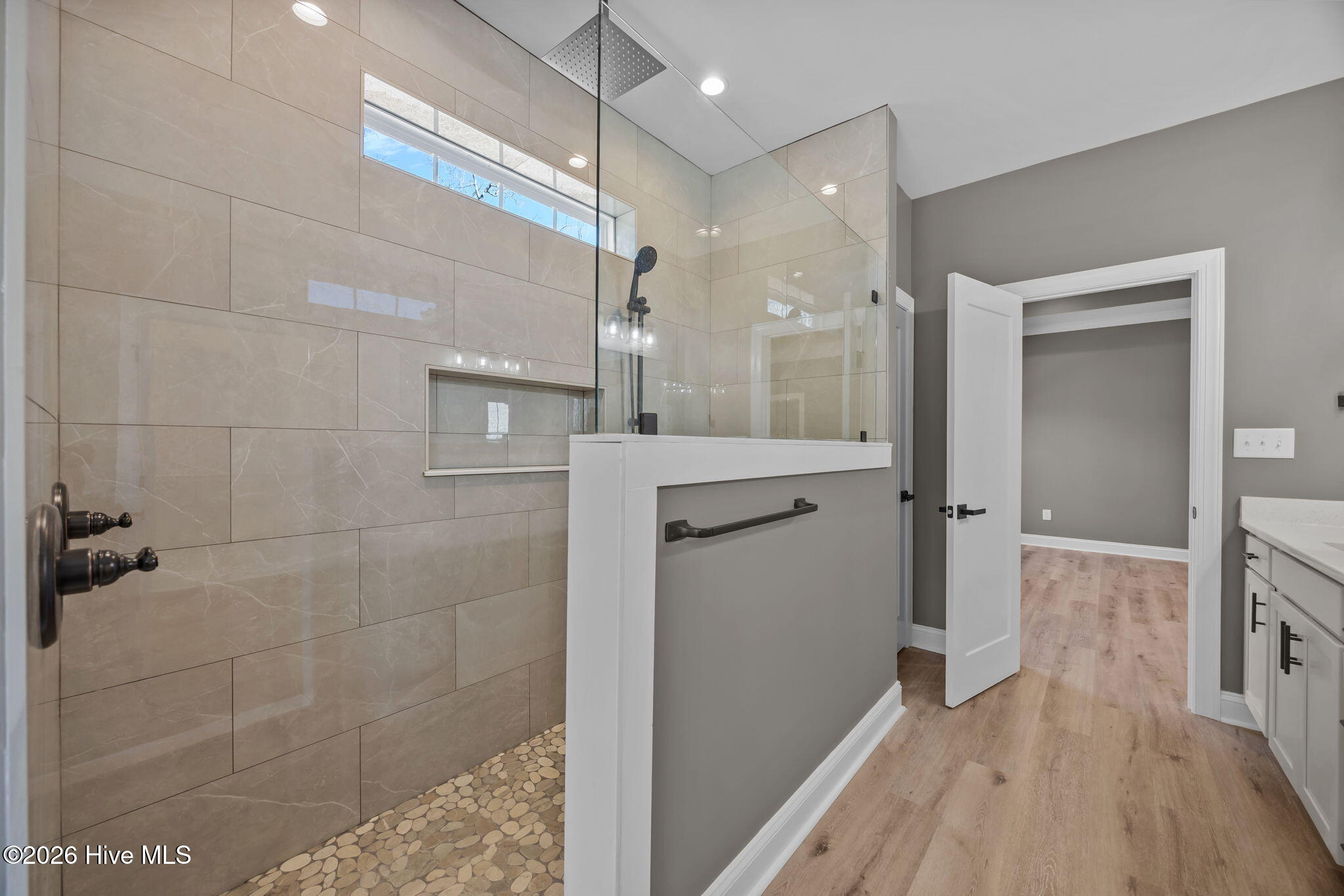 100569181 | Photo 21