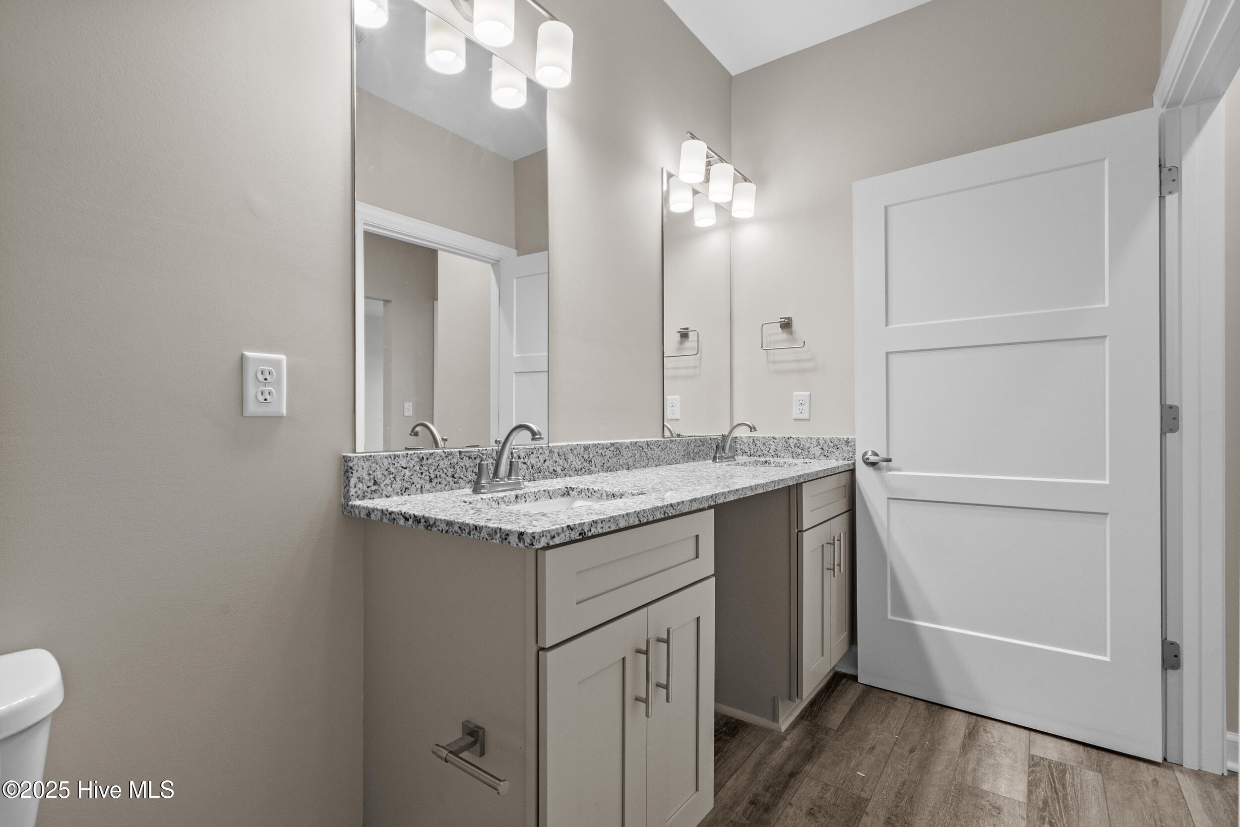 100539036 | Photo 37