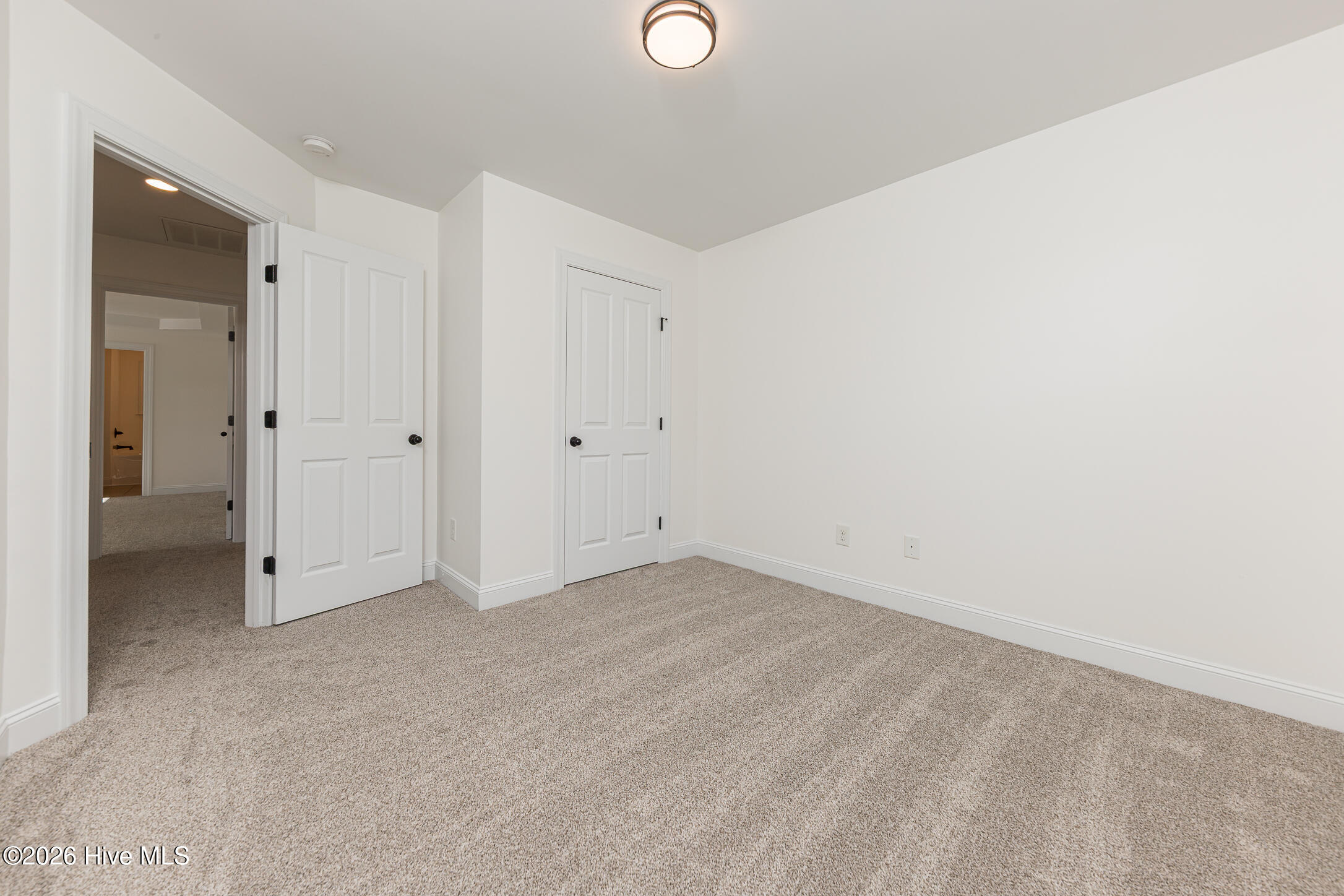 100566489 | Photo 42