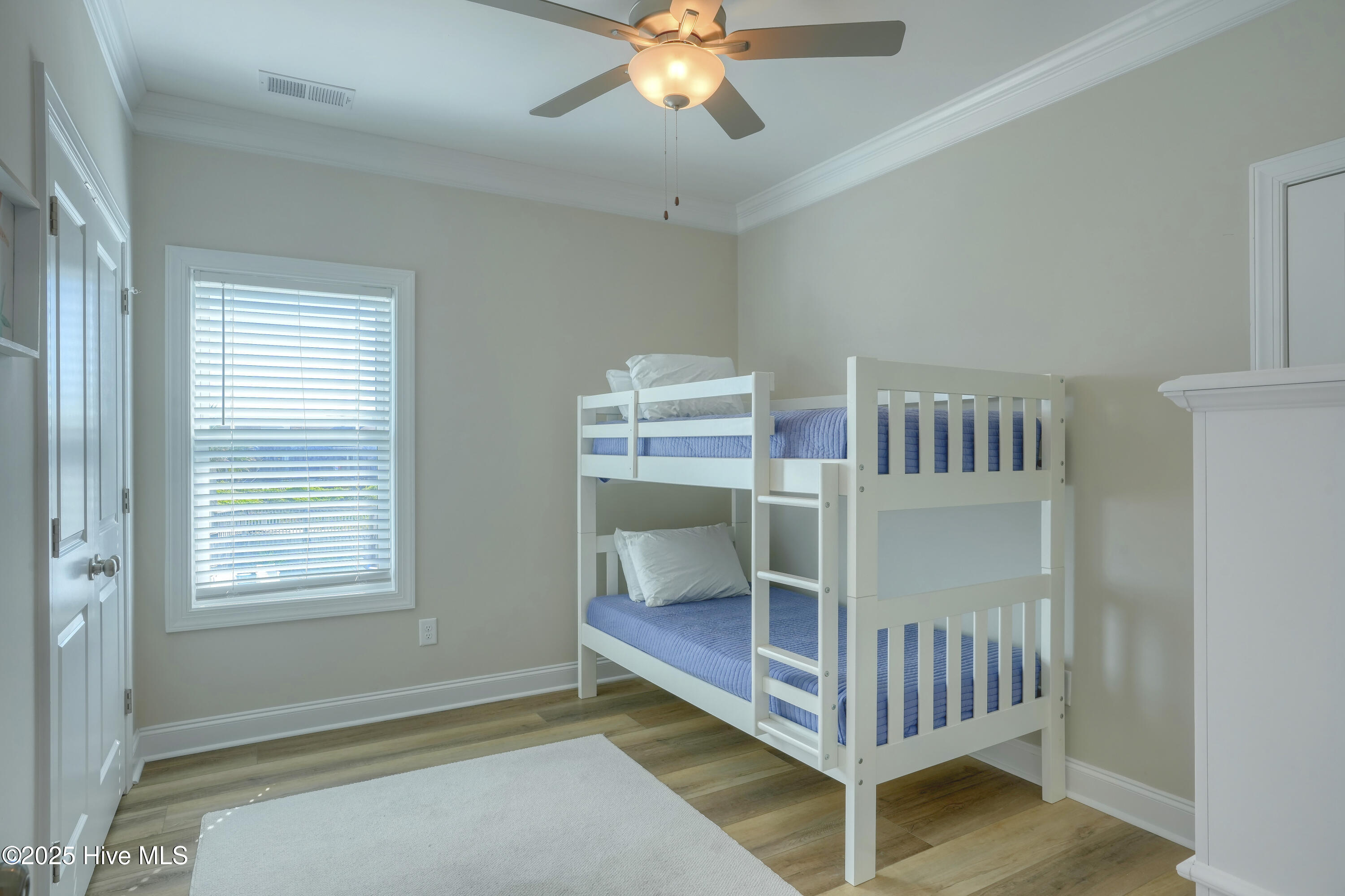 100510415 | Photo 45