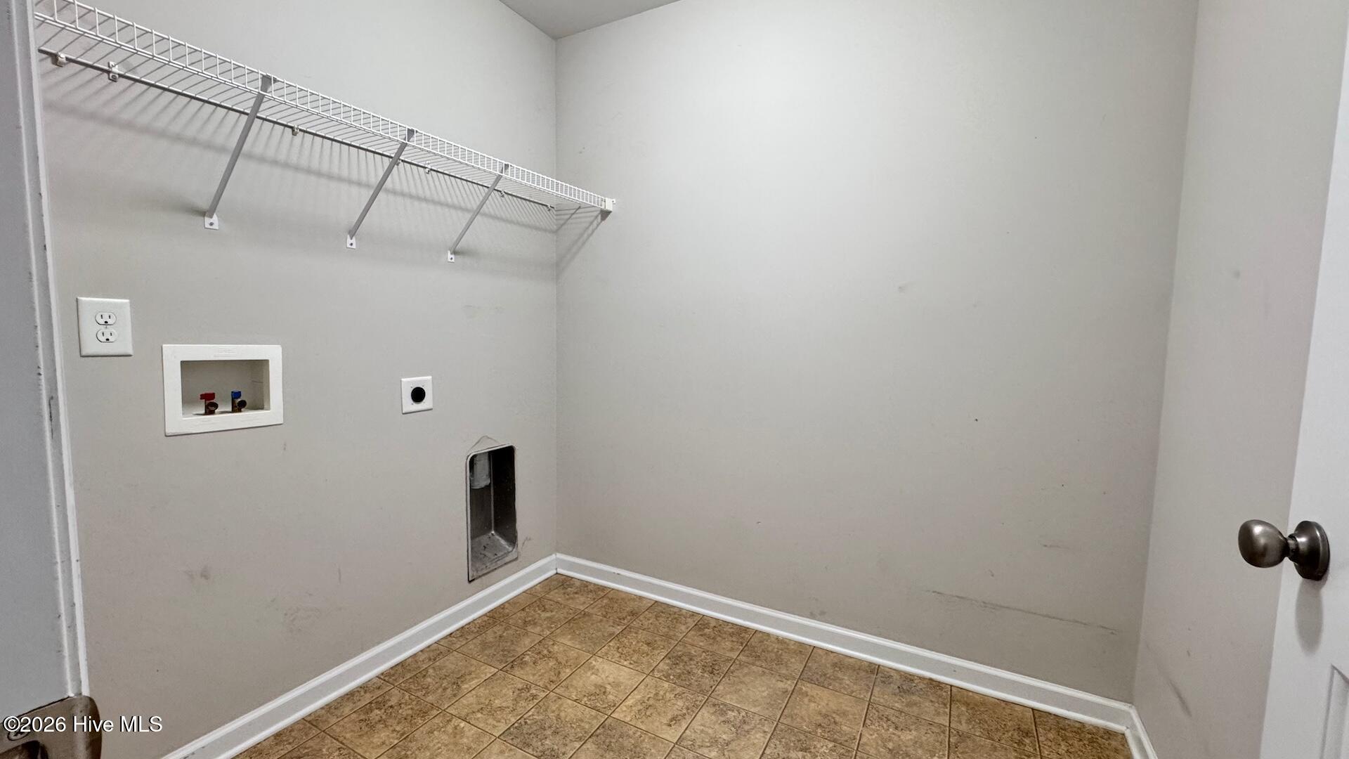 100561973 | Photo 28