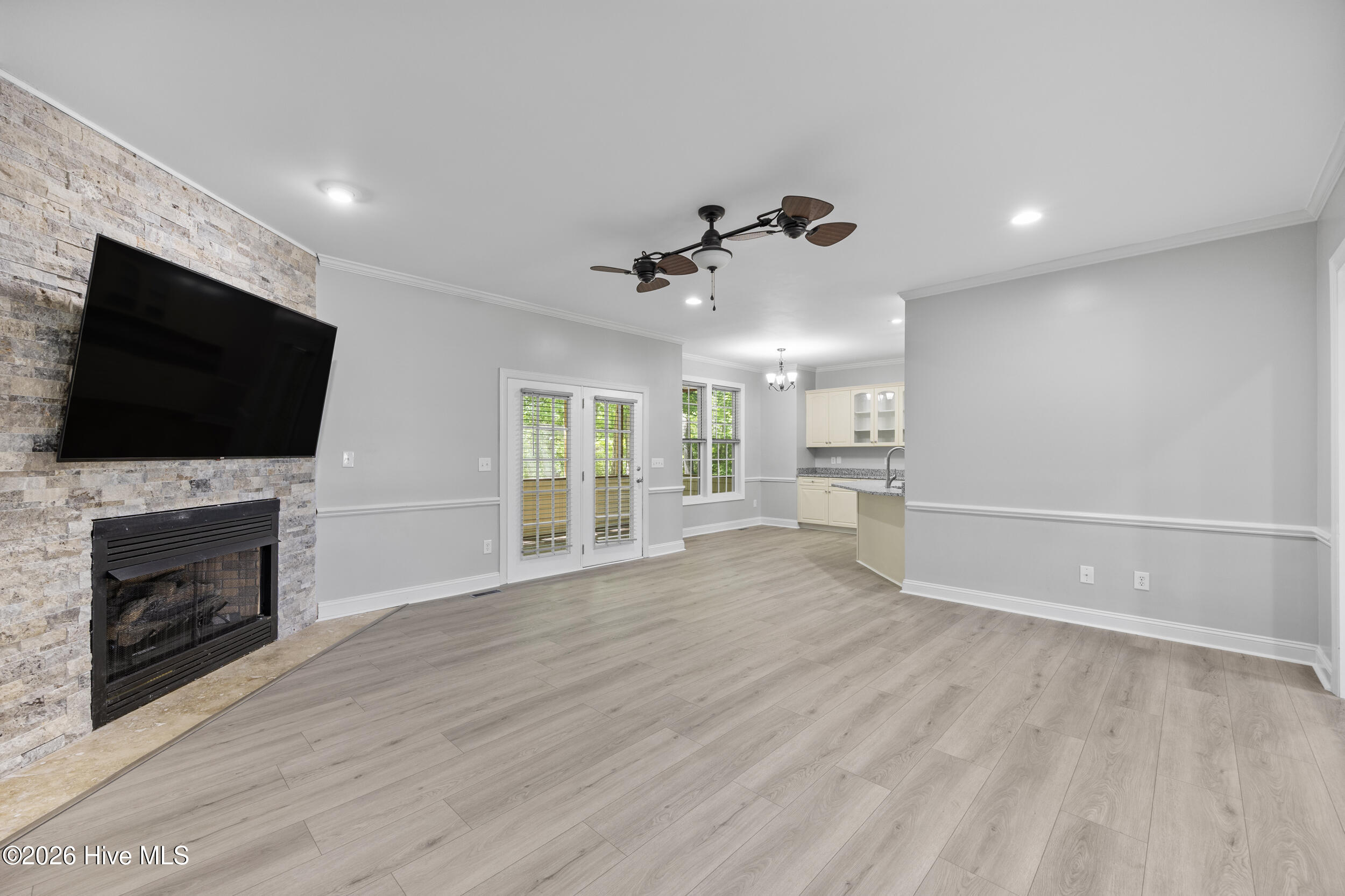 100569506 | Photo 19