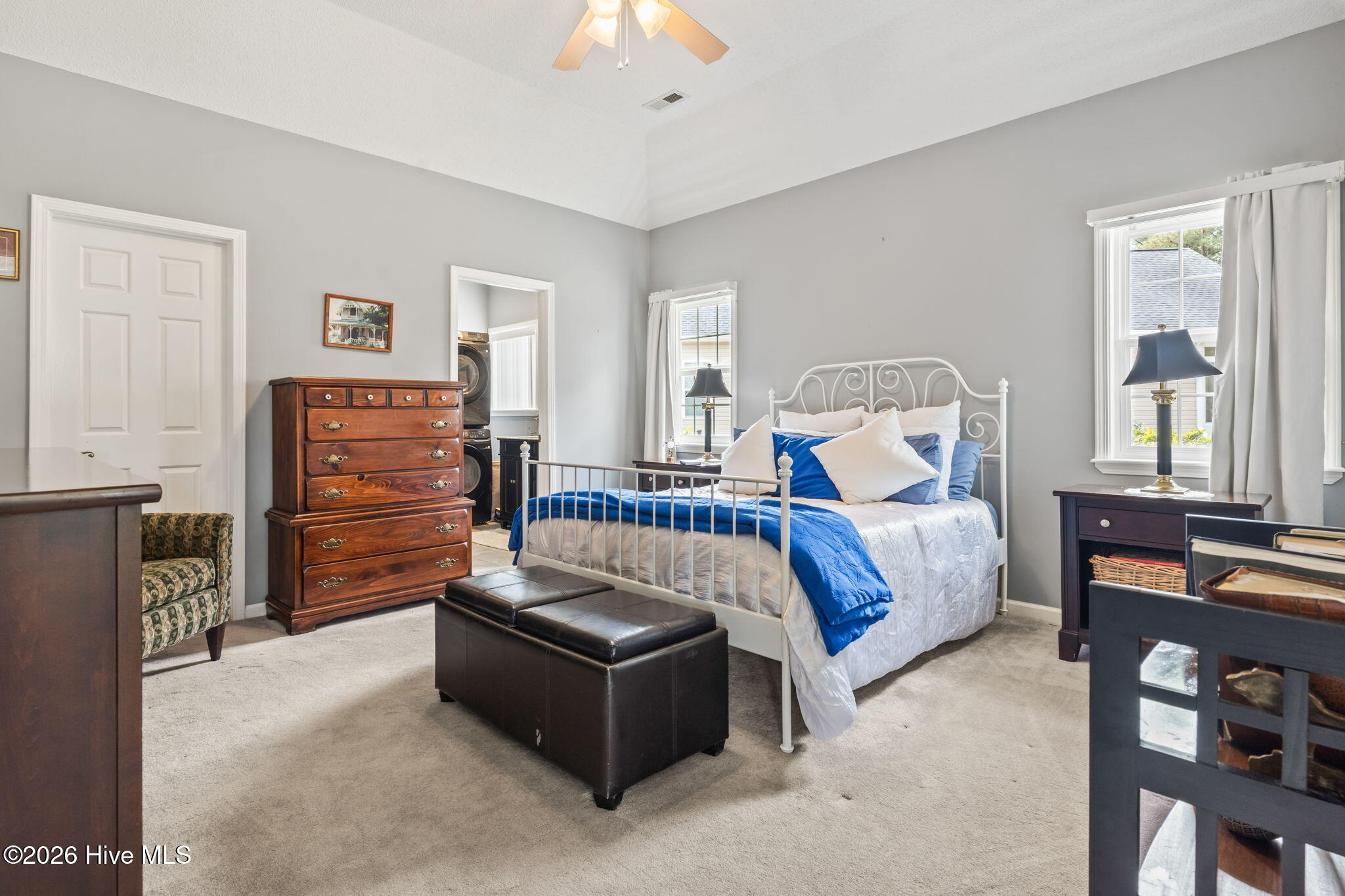 100557322 | Photo 30