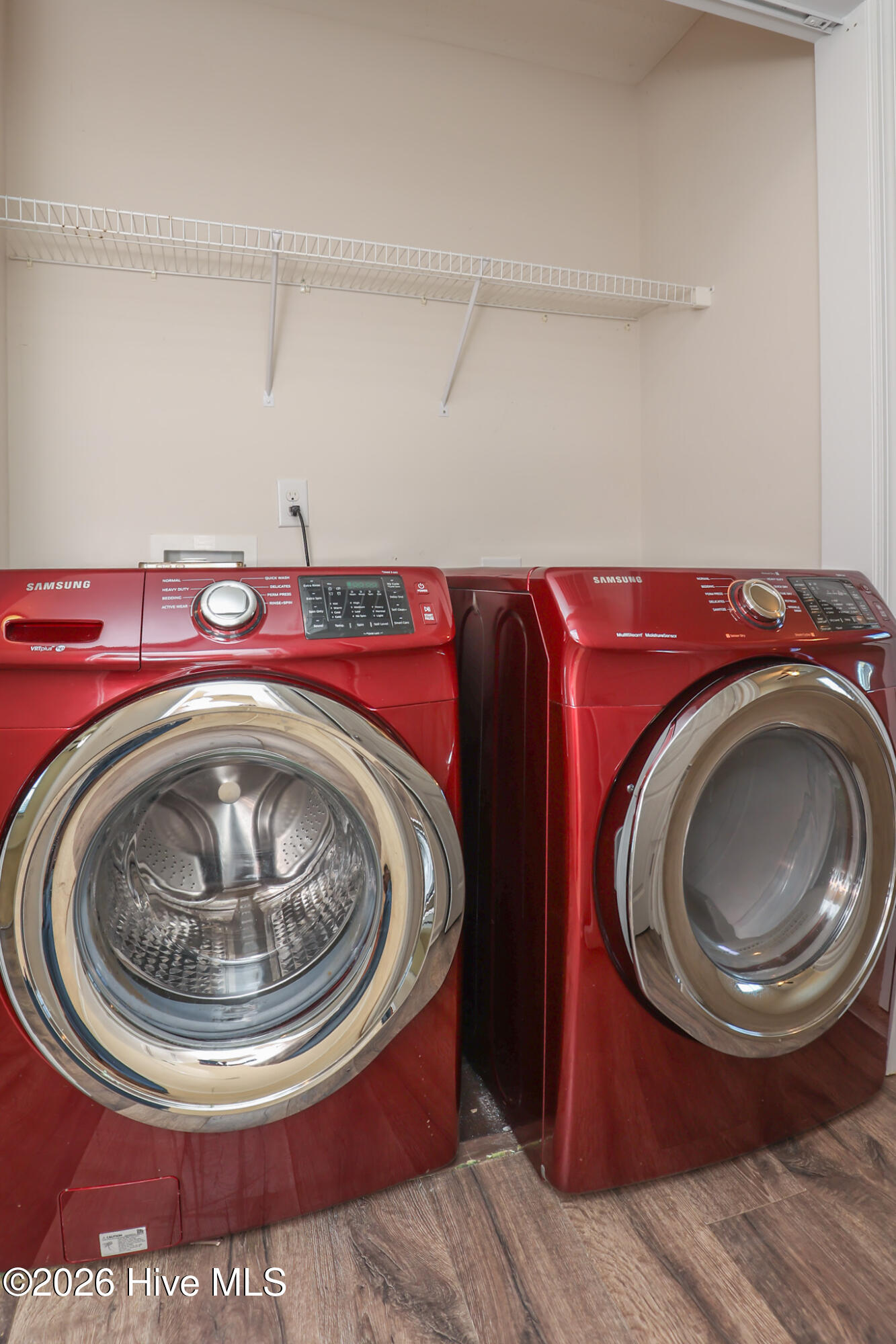 100523026 | Photo 29