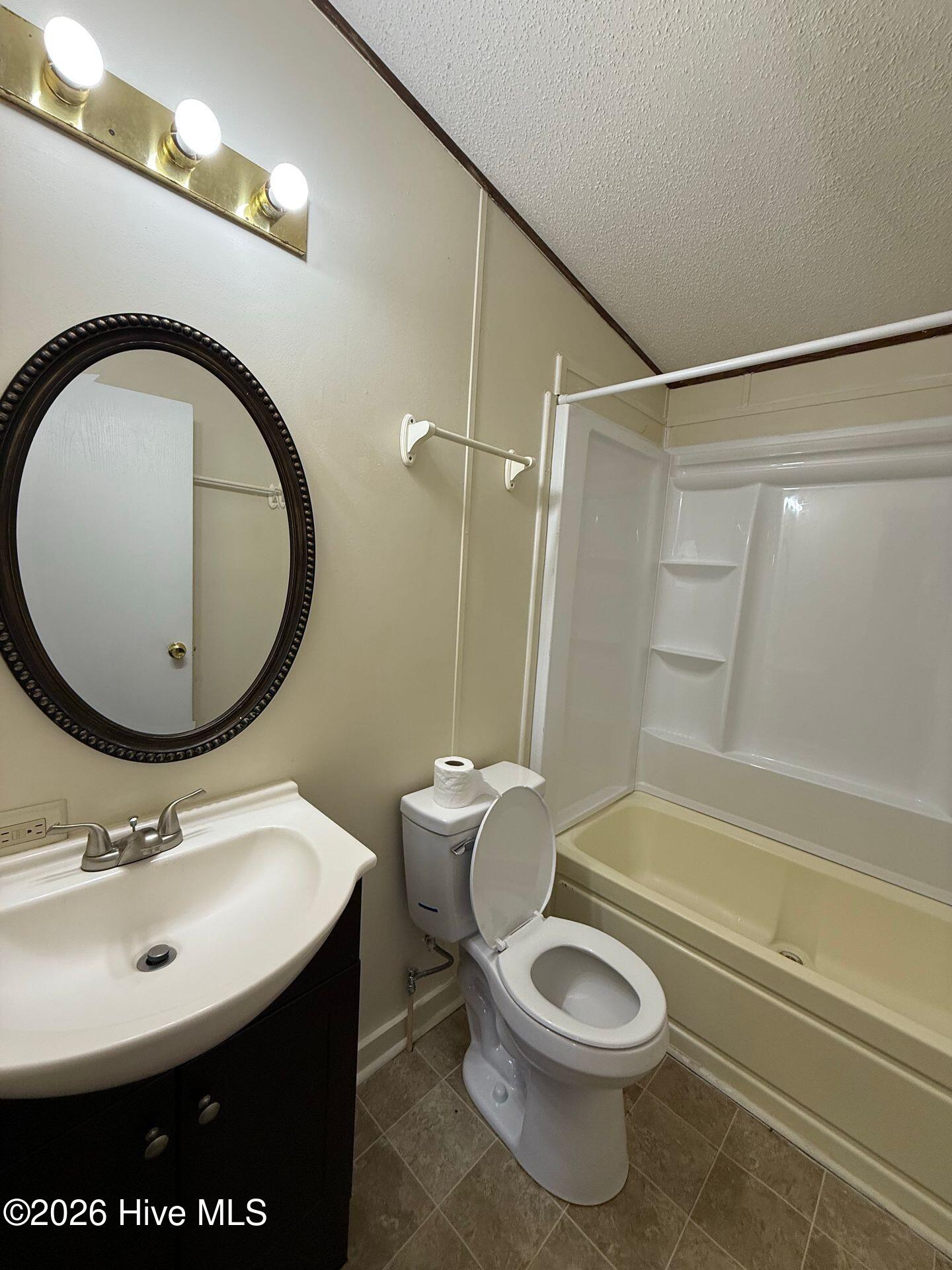 100561019 | Photo 10