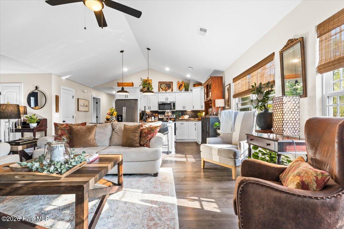 100548136 | Photo 10