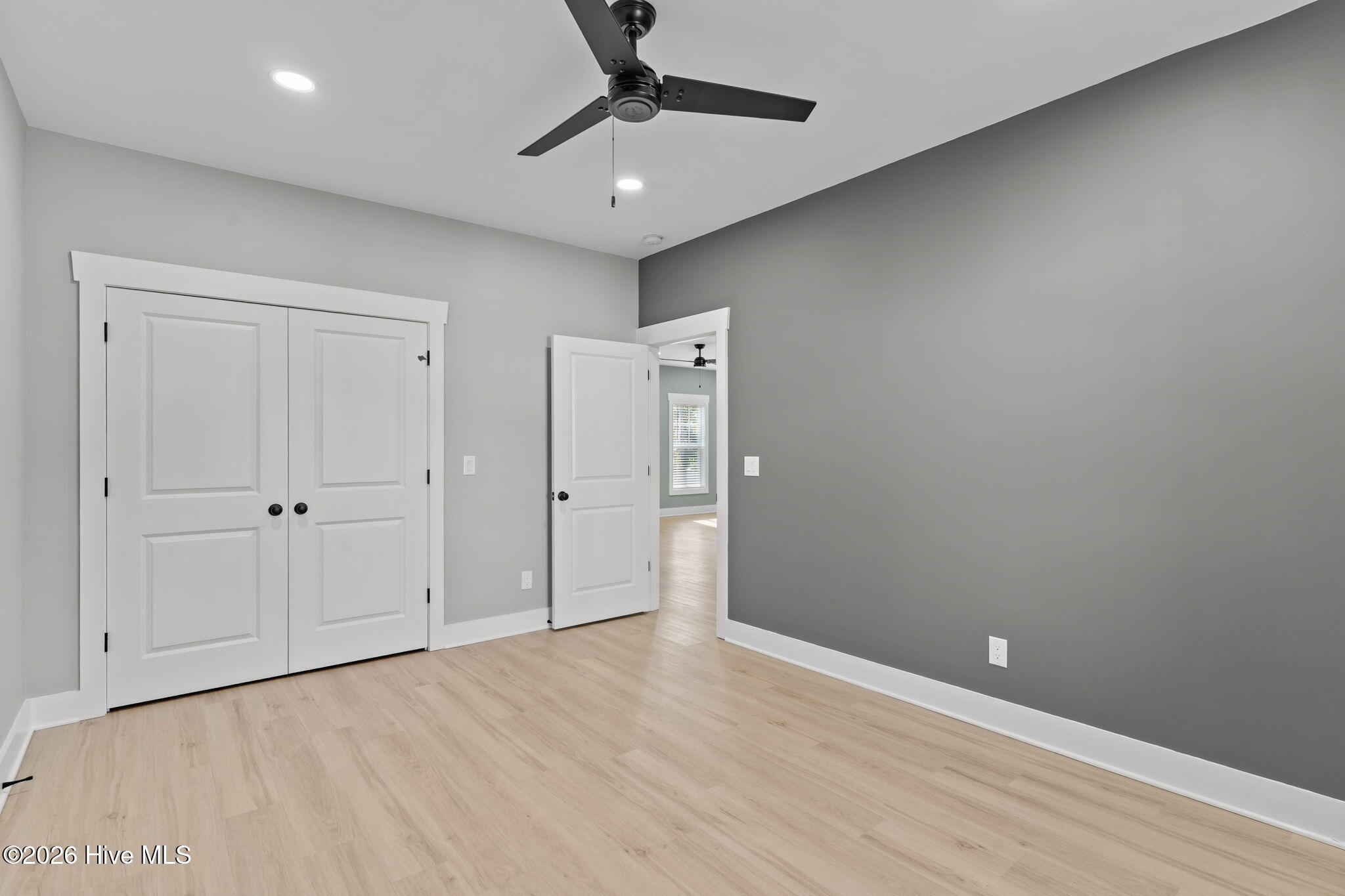 100548399 | Photo 44