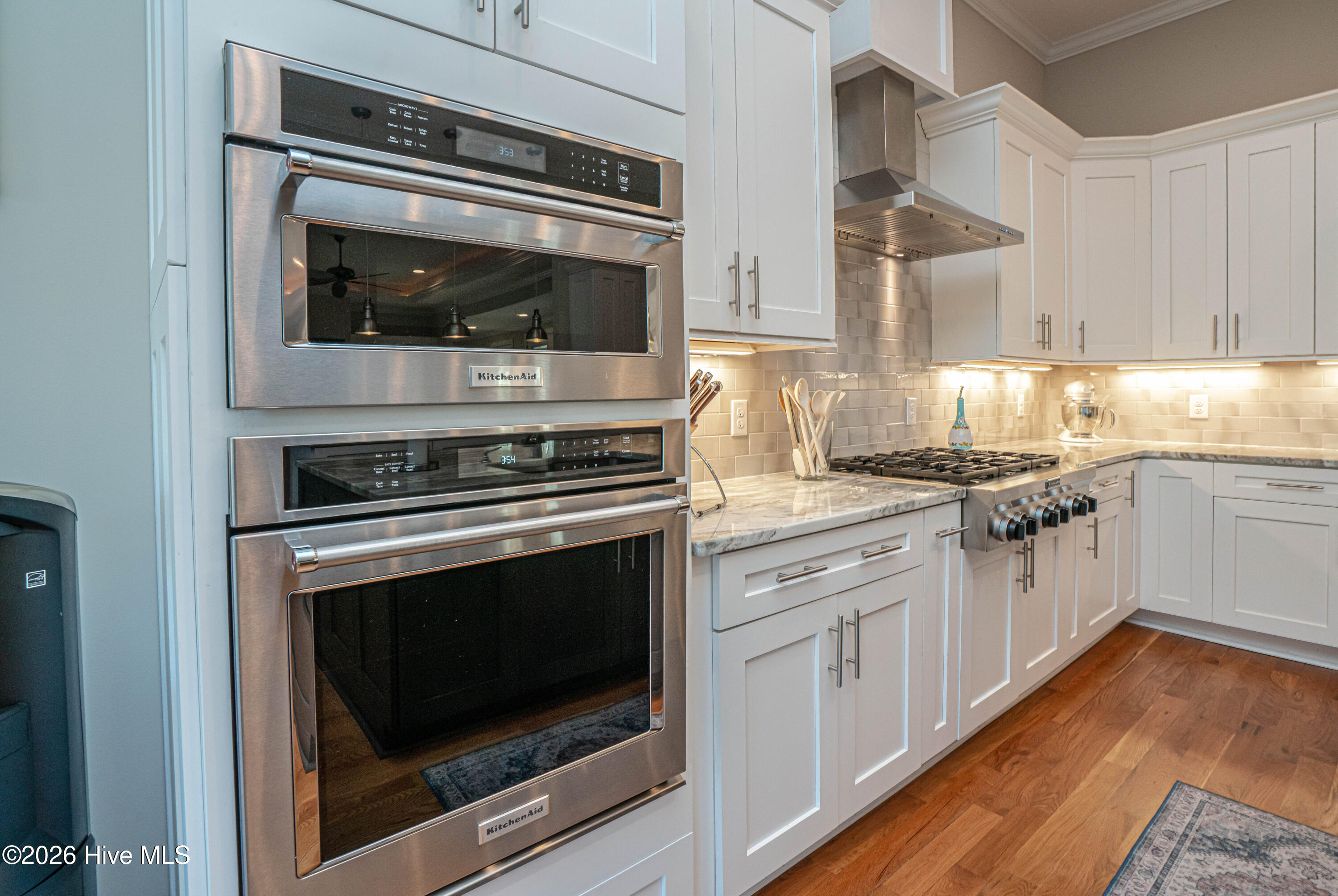 100550389 | Photo 24