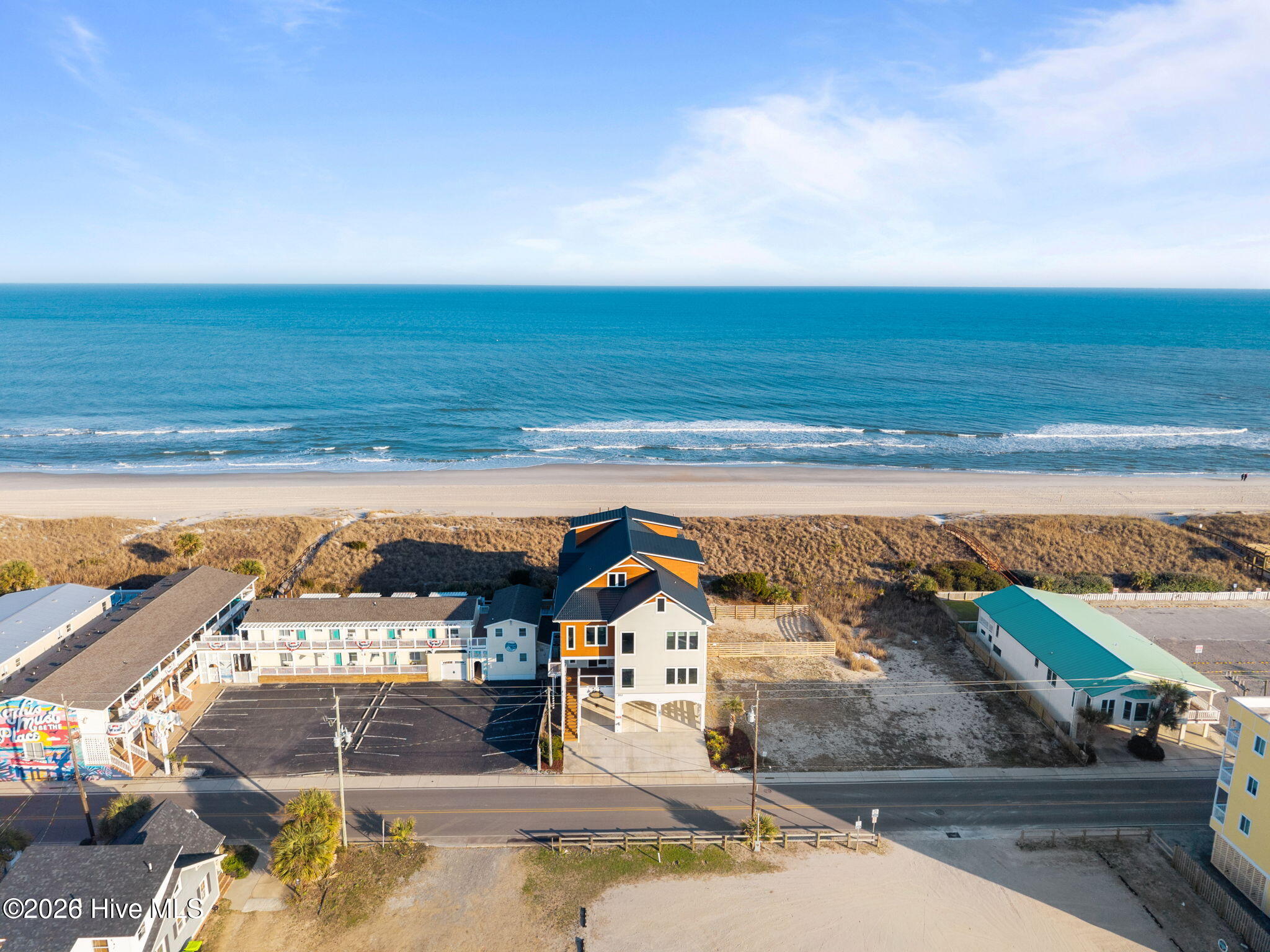 100554611 | Photo 49