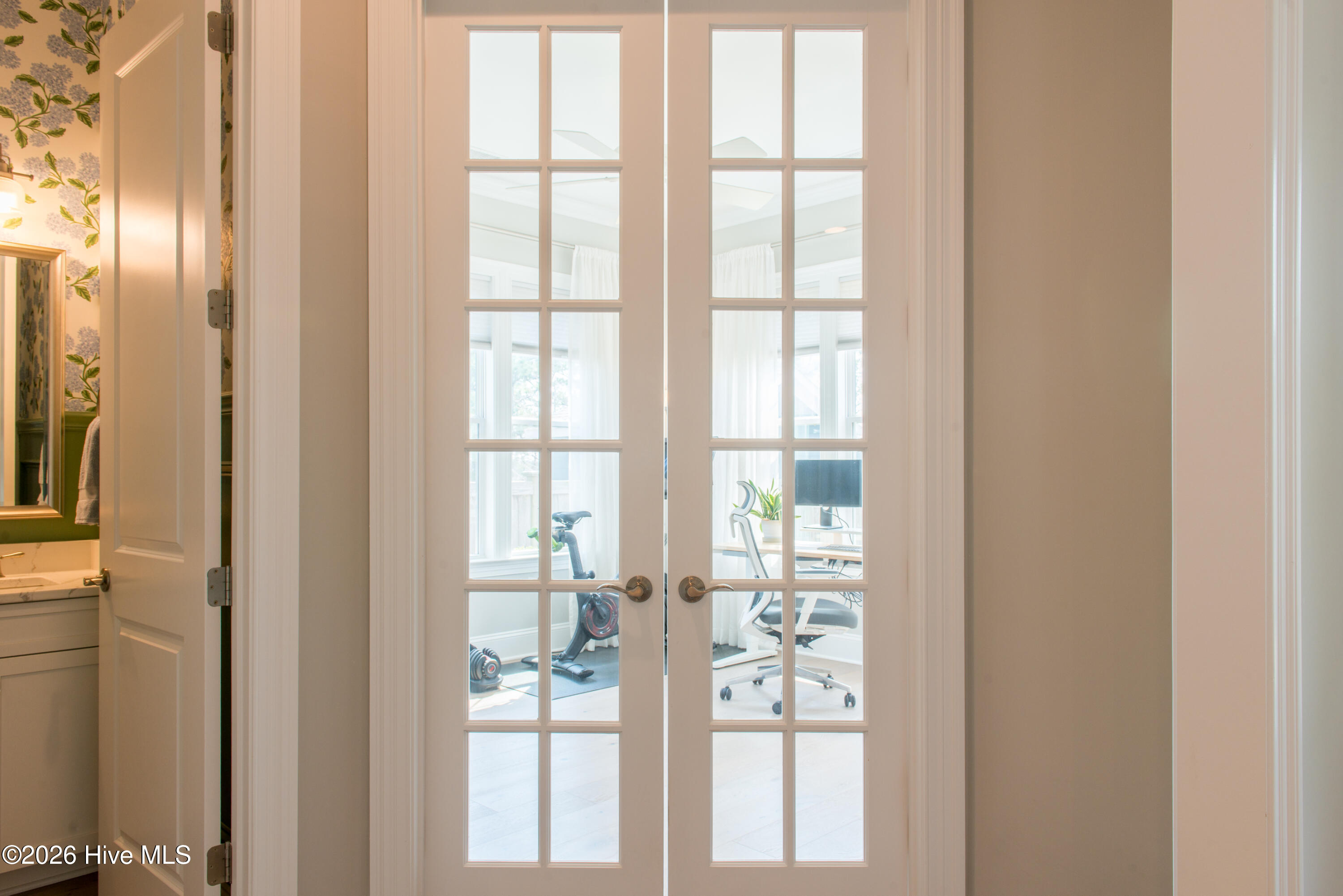 100560299 | Photo 38