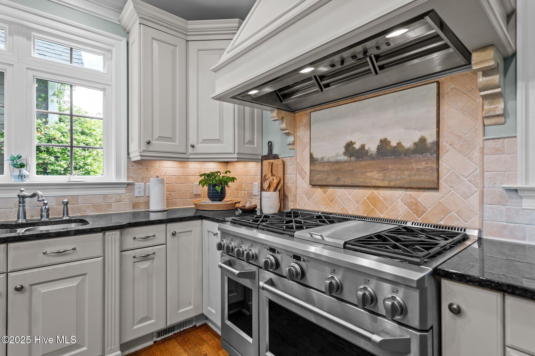 100565962 | Photo 52