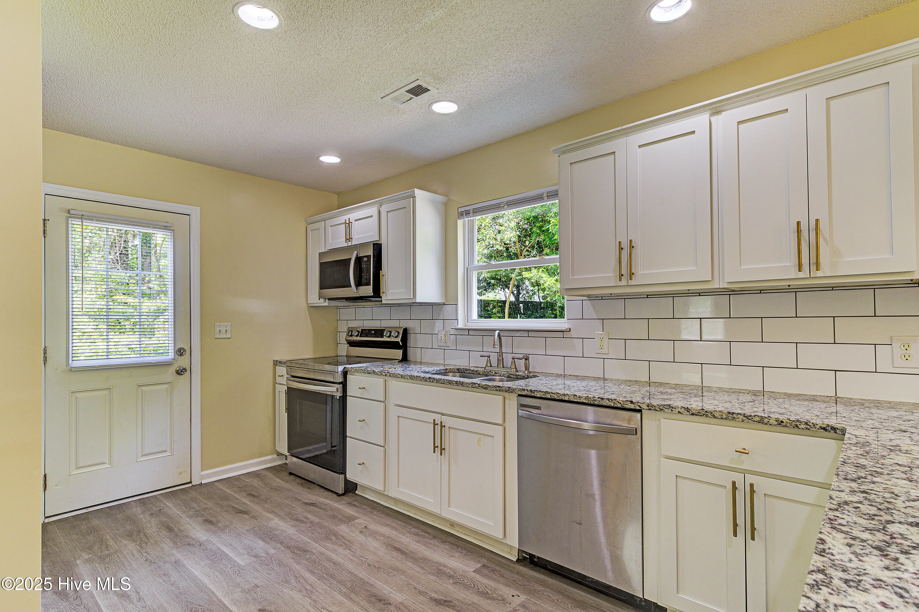 3538 Wilshire Boulevard, Wilmington, NC 28403 – photo 6: IMG_3172_3_4