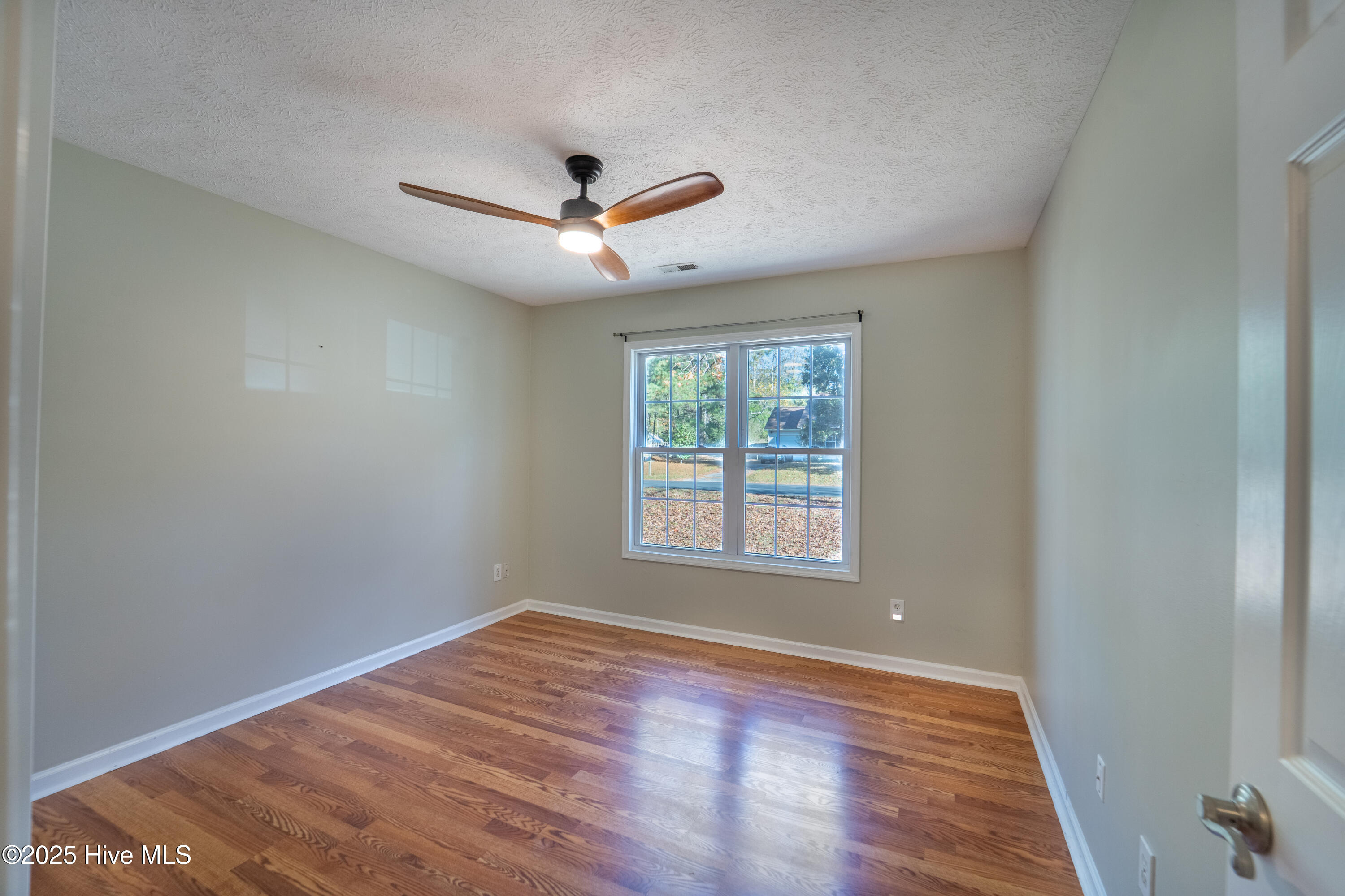 100542200 | Photo 14