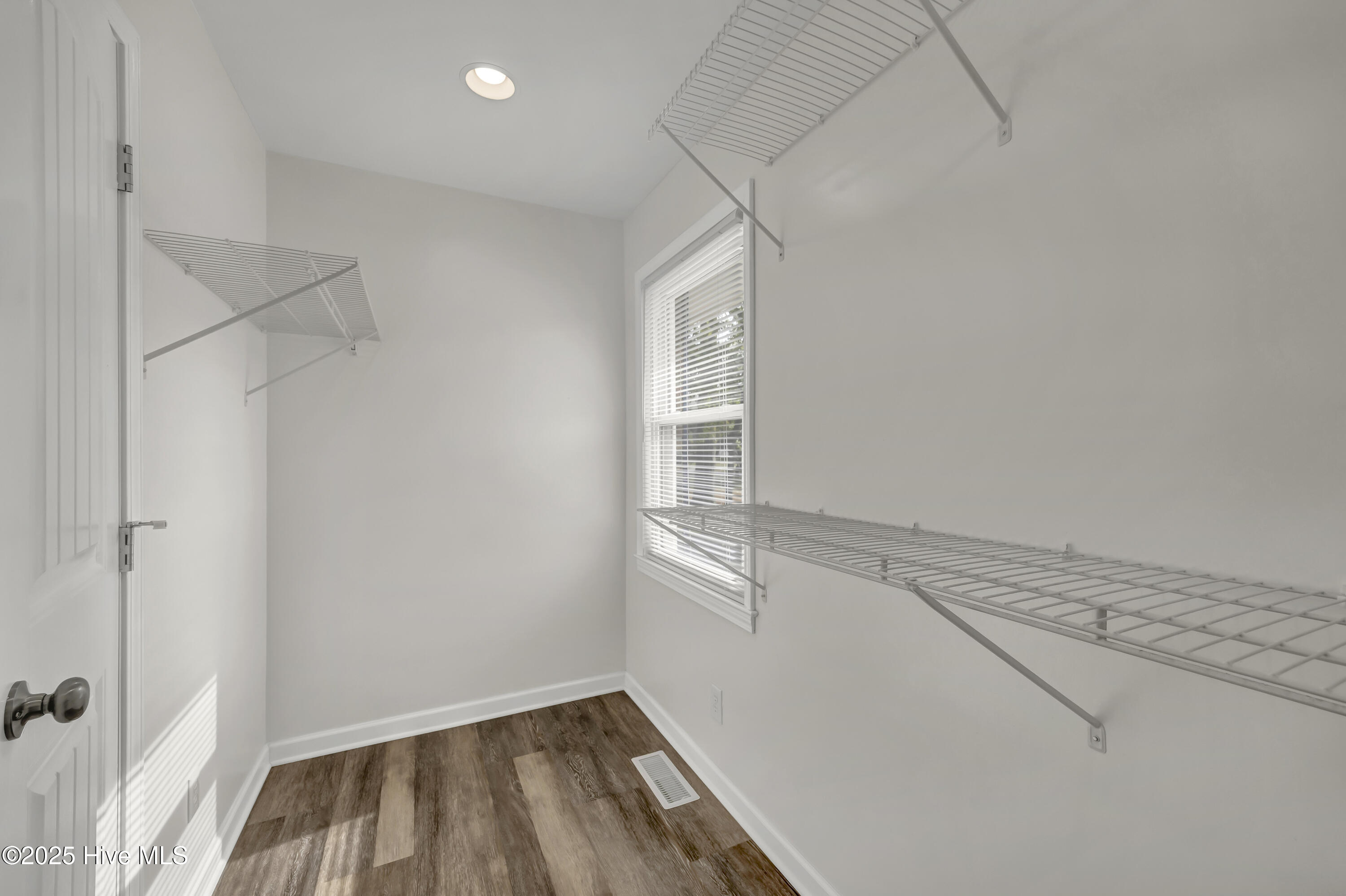 100543844 | Photo 16