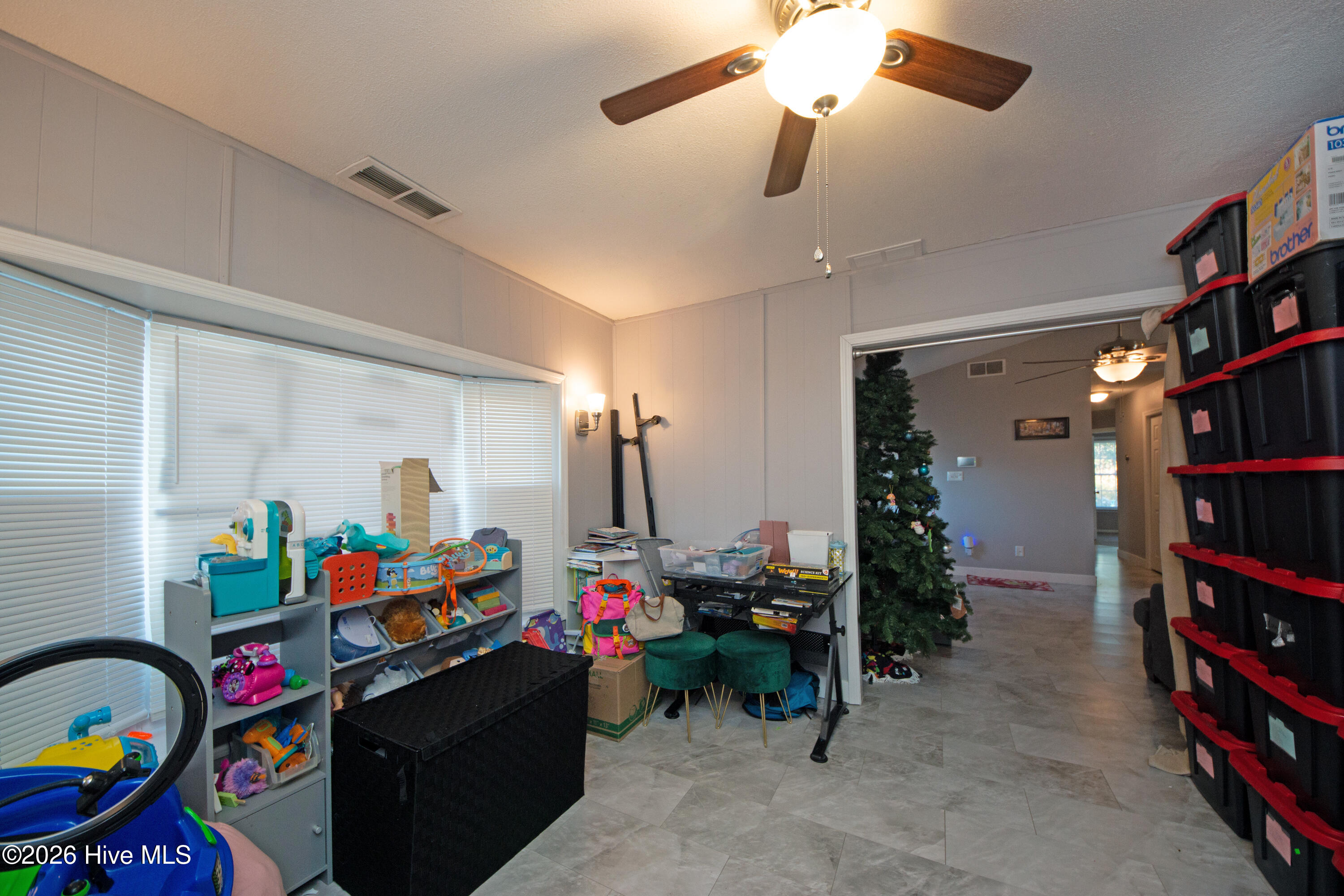 100550040 | Photo 10