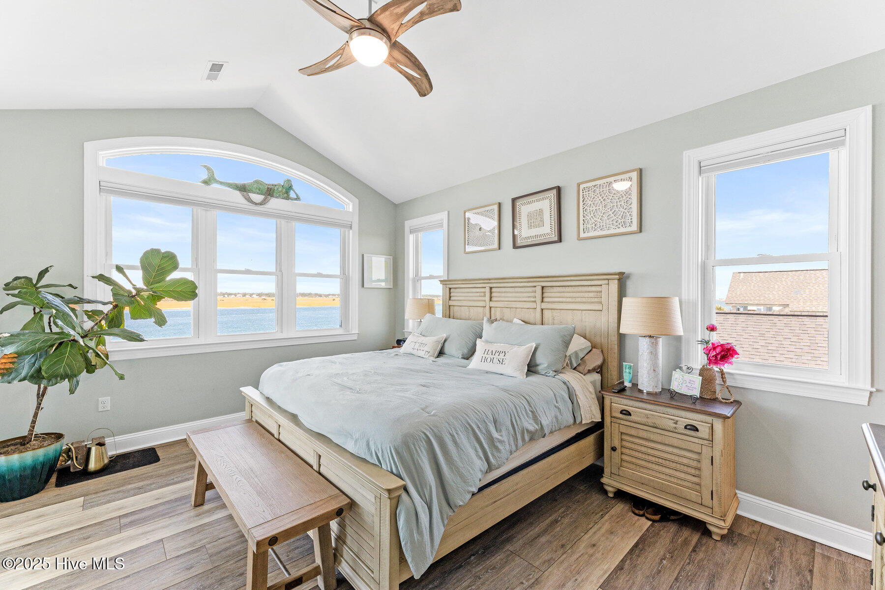 100538043 | Photo 18