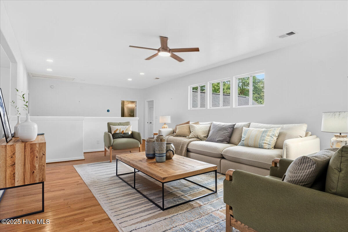 100523832 | Photo 66