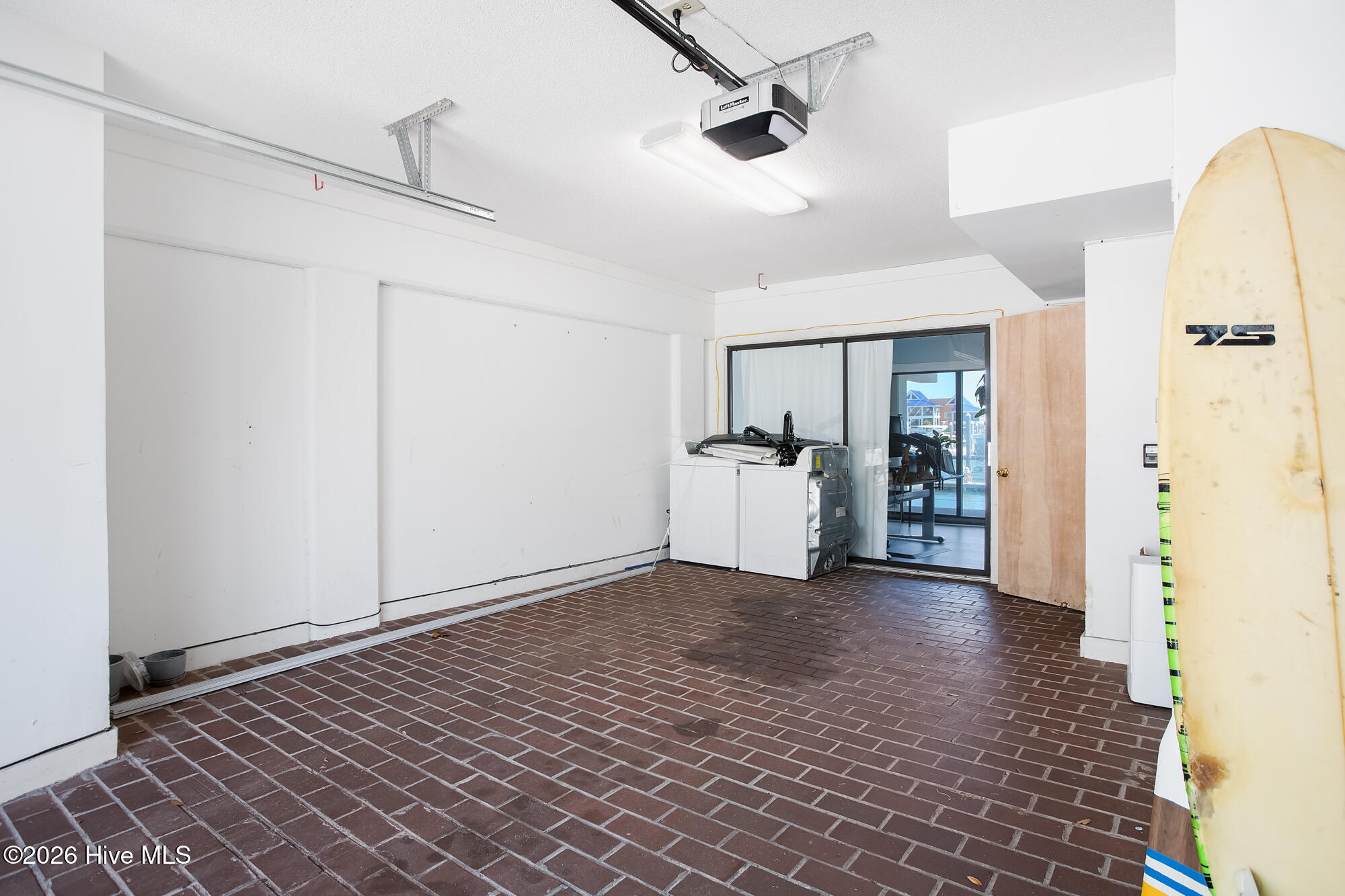 100565973 | Photo 32