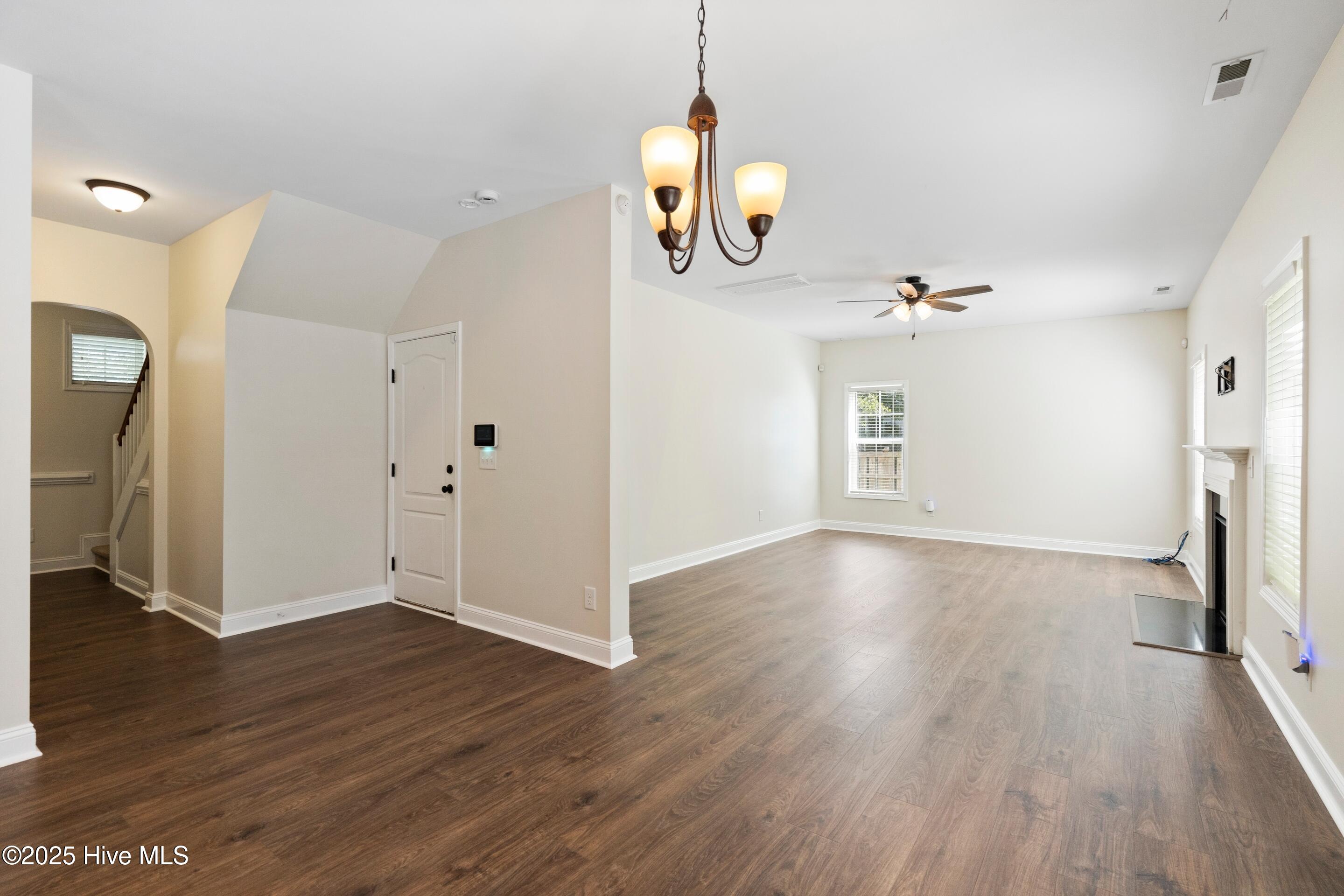 100506329 | Photo 19