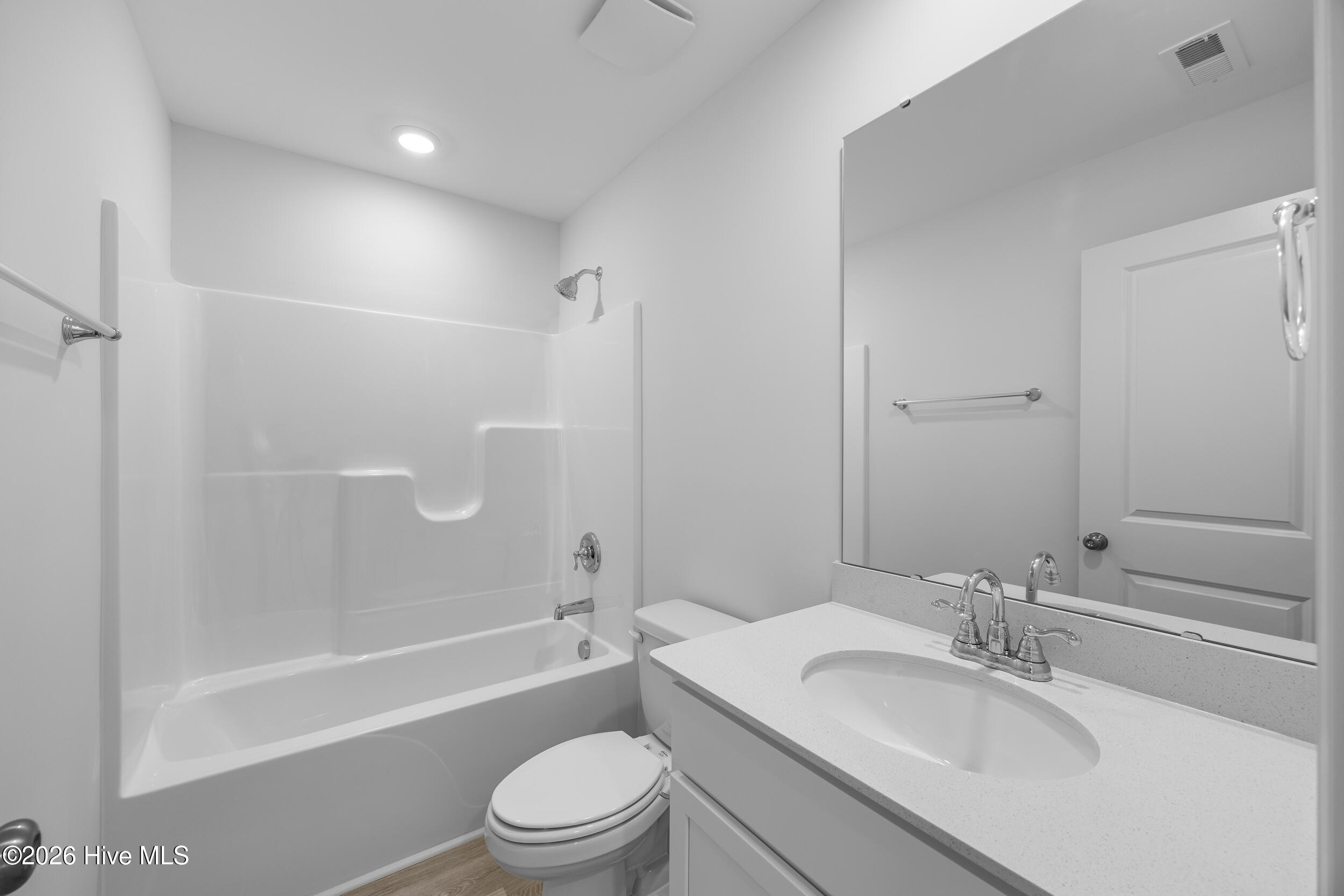 100557085 | Photo 11