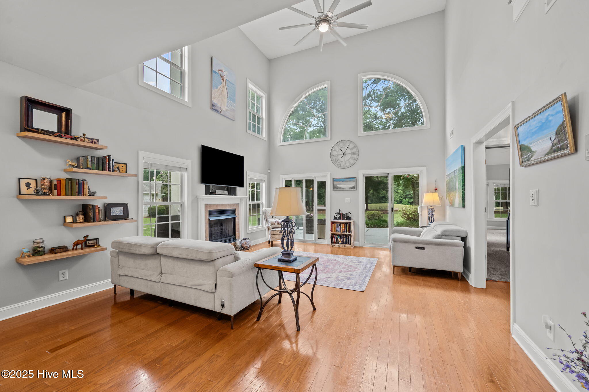 100524687 | Photo 12