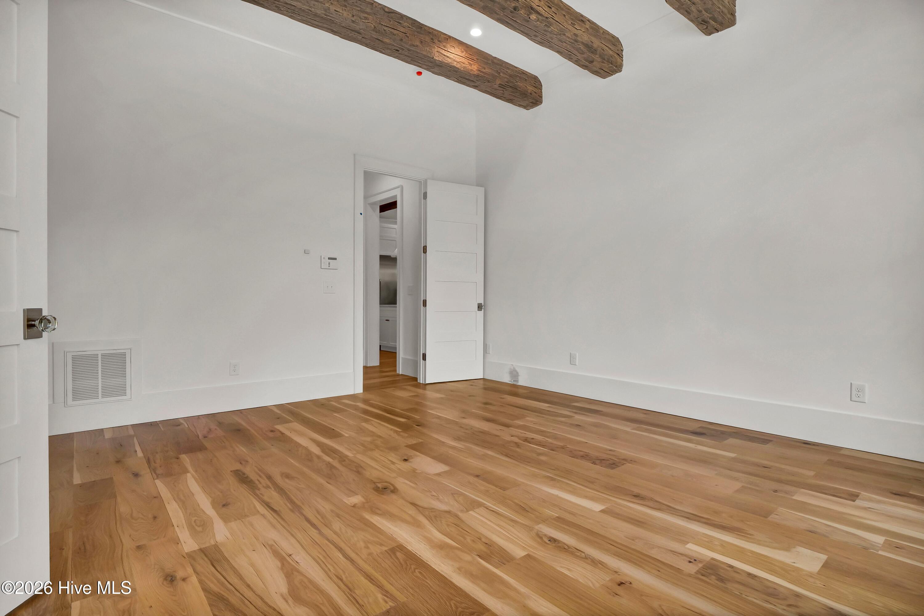 100553648 | Photo 73