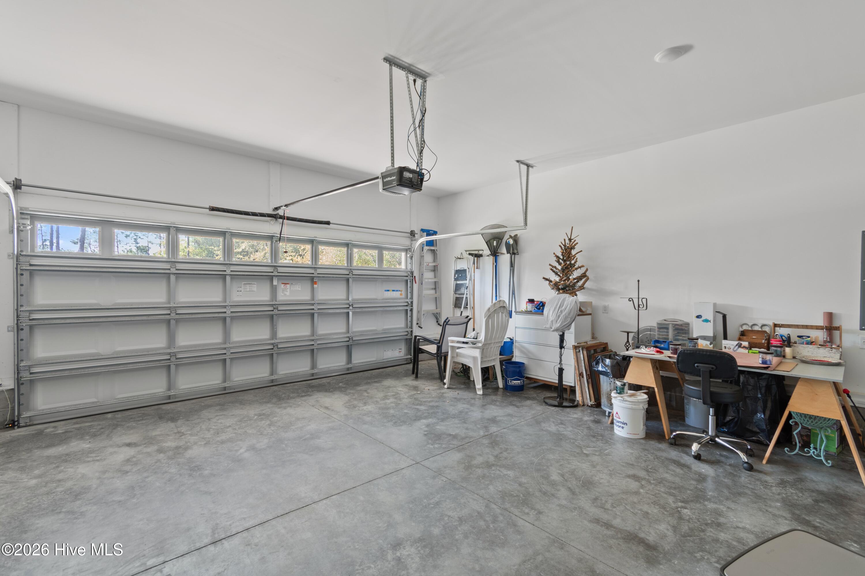 100568051 | Photo 40