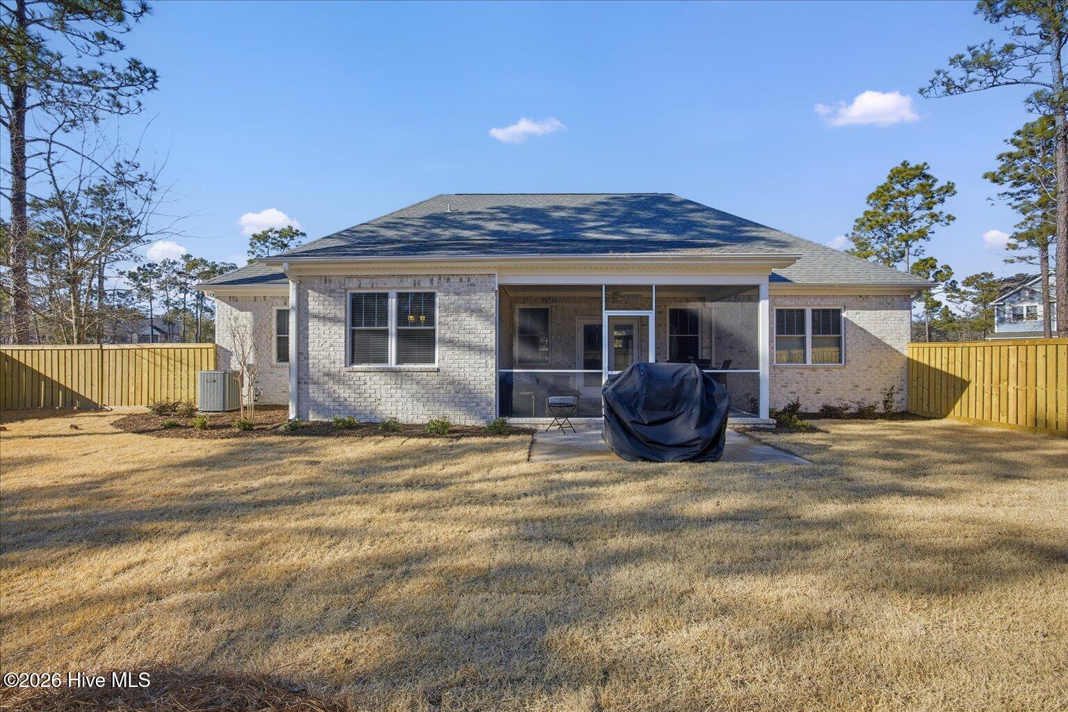 100550413 | Photo 24