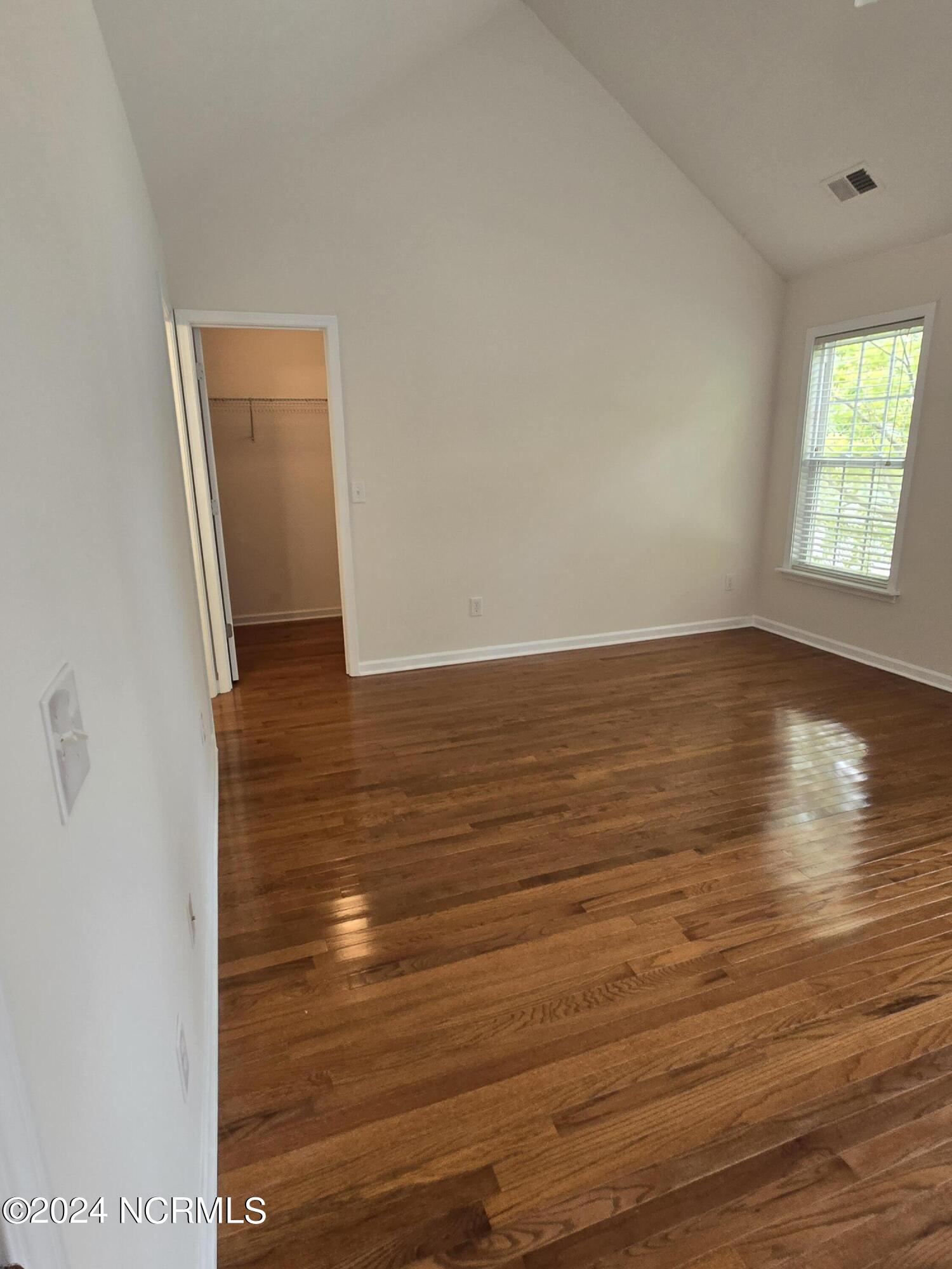 100465743 | Photo 30