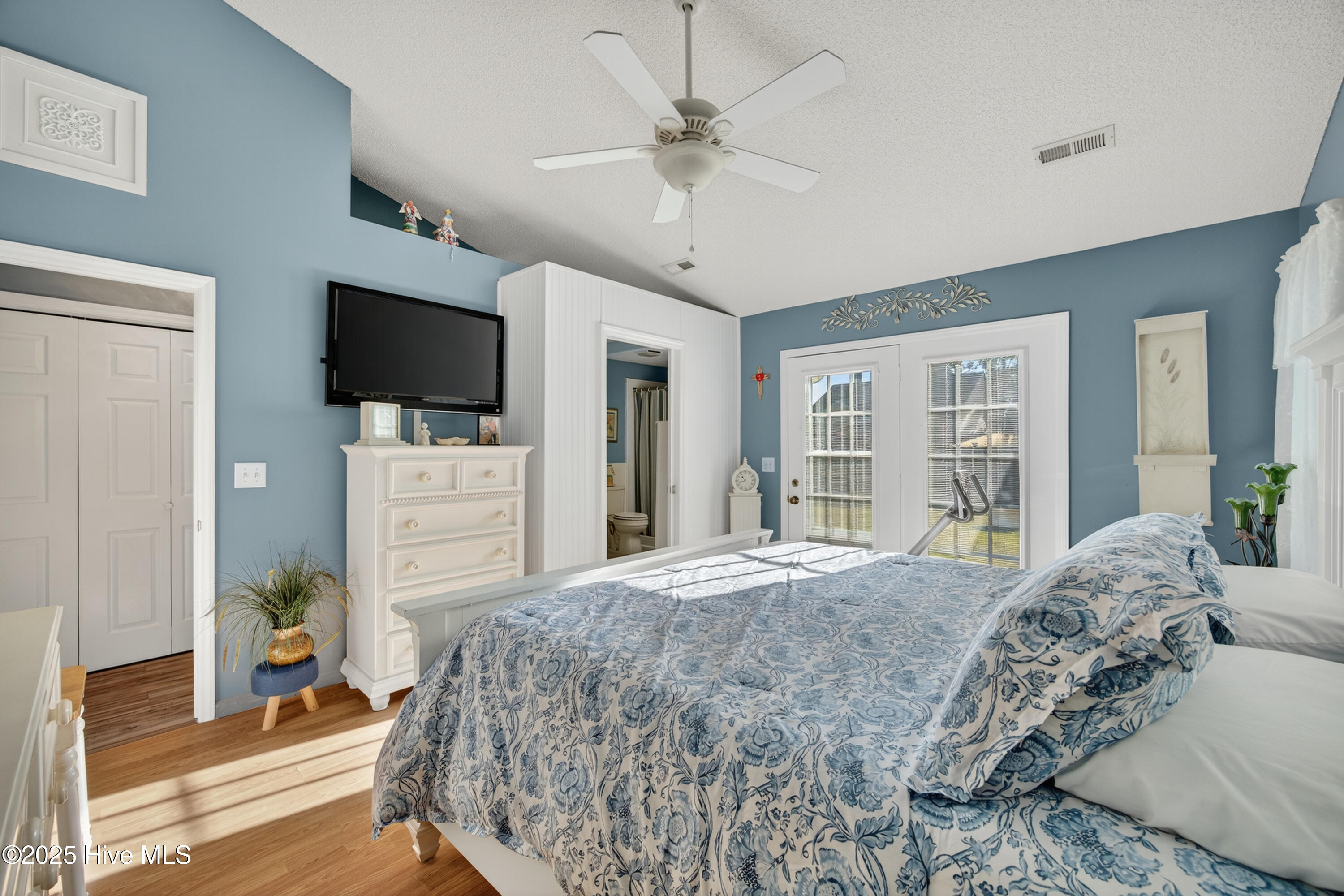 100541934 | Photo 16