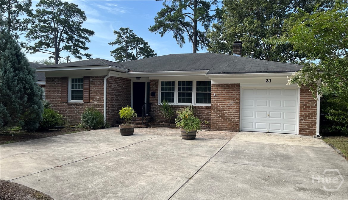 Photo 1 of Single family home for sale at 21 E 61st Street, Savannah, GA 31405 | MLS# SA365210 | Listing updated on 2026-10-01