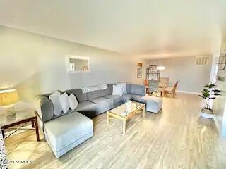 100538372 | Photo 11