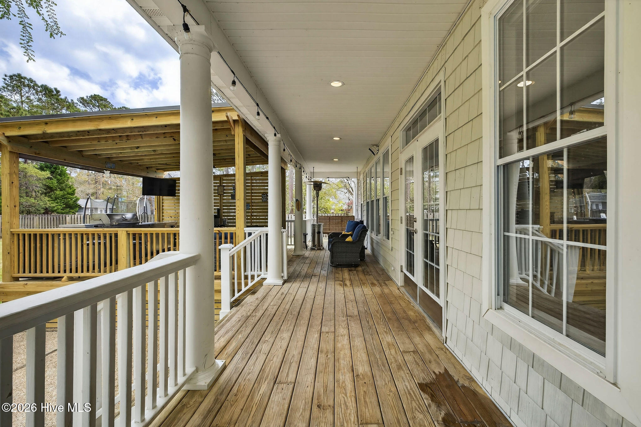 100563131 | Photo 56