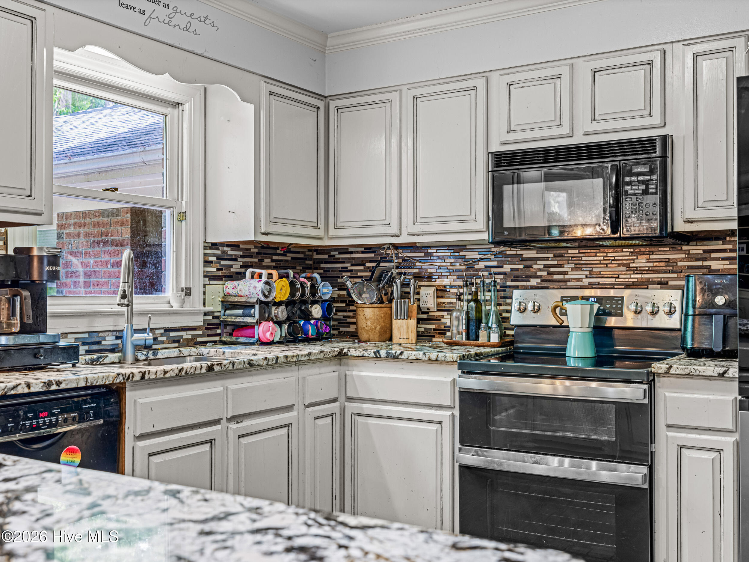 100570486 | Photo 23