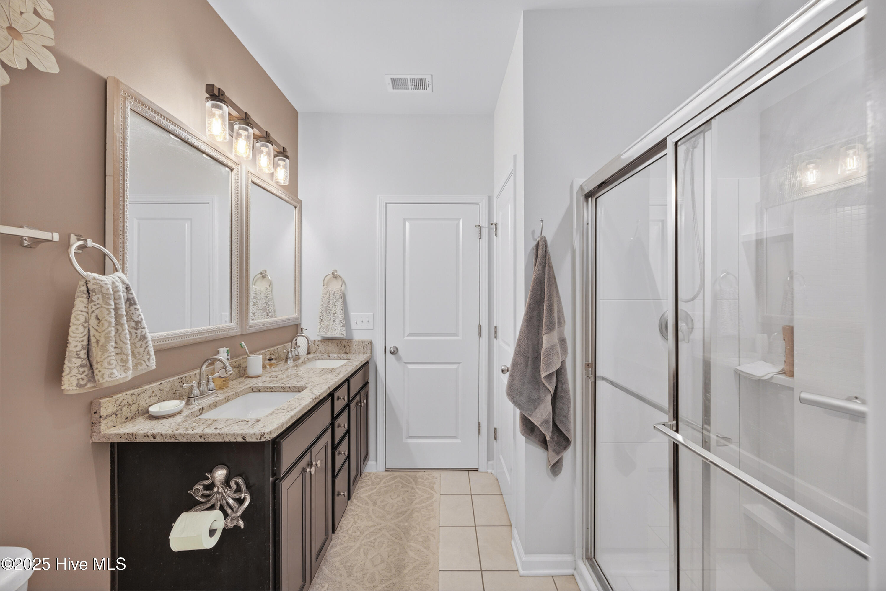 100540522 | Photo 25