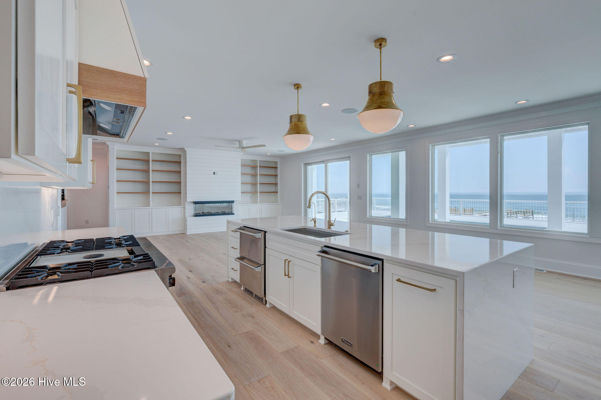 100556815 | Photo 17