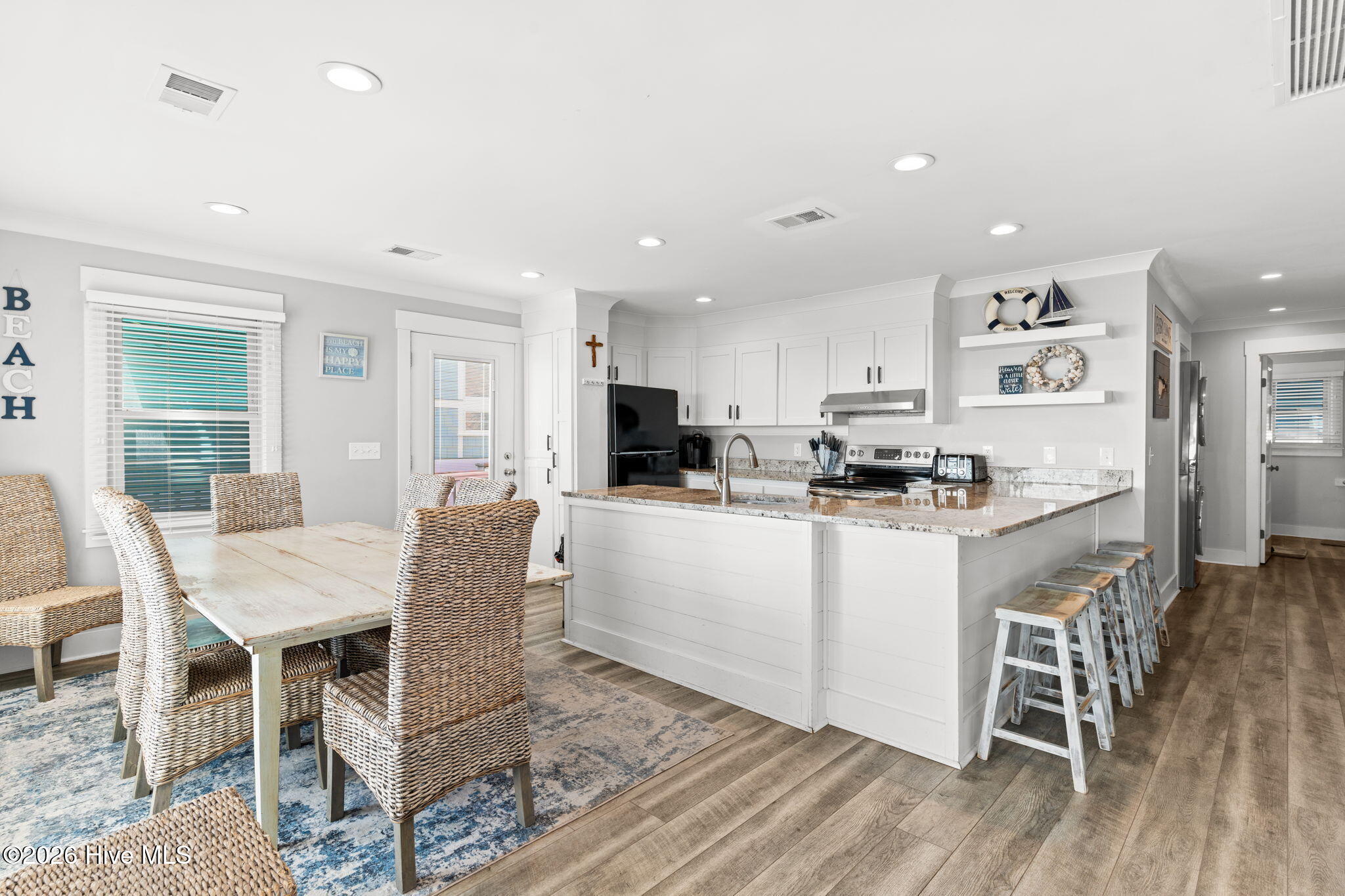 100552493 | Photo 14