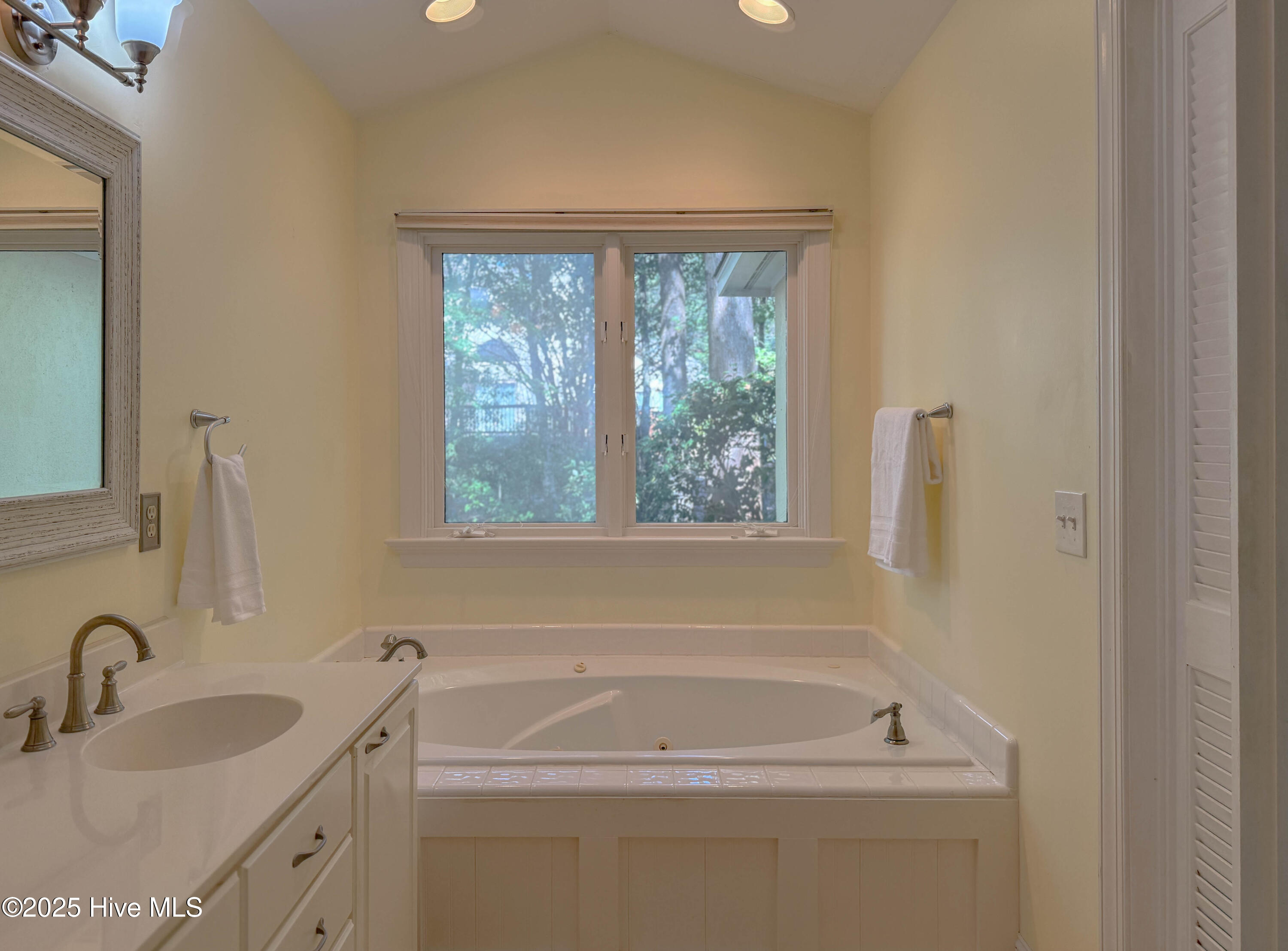 100535071 | Photo 24